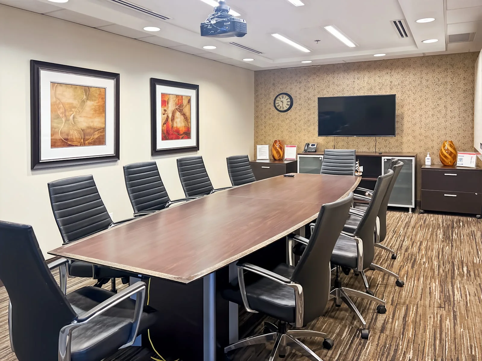 Regus BC, Kelowna - Landmark, Meeting room for 10 people, Kelowna, BC