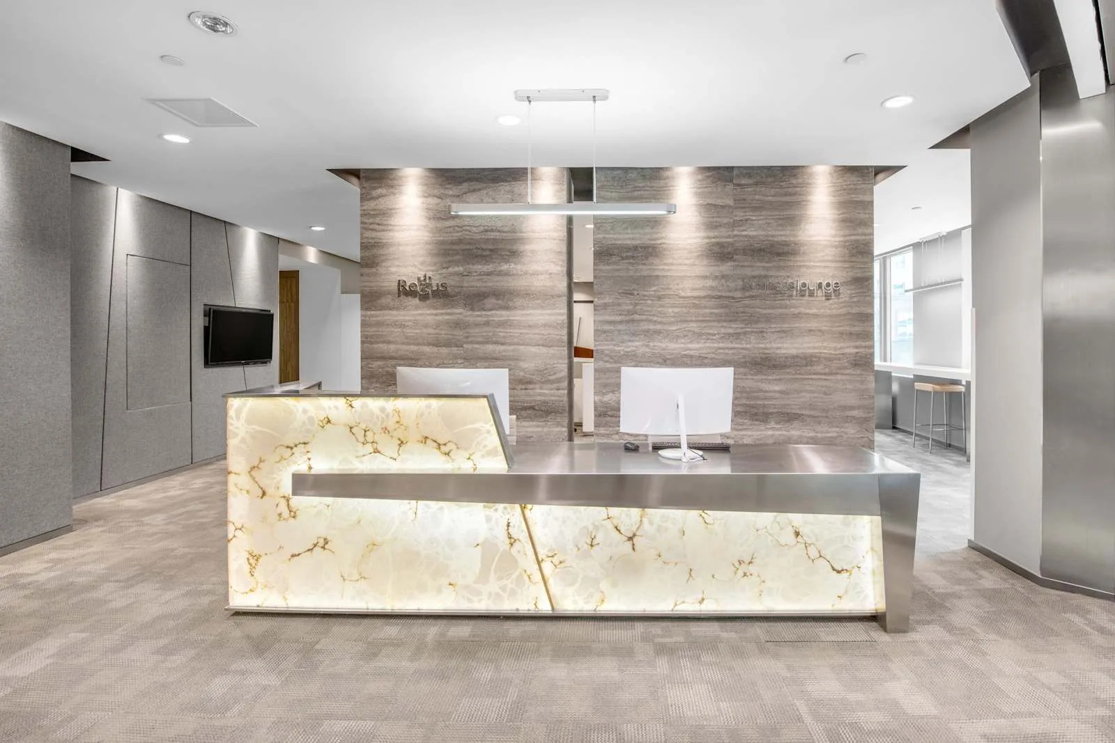 Regus BEIJING, China Life - West、前台、北京市