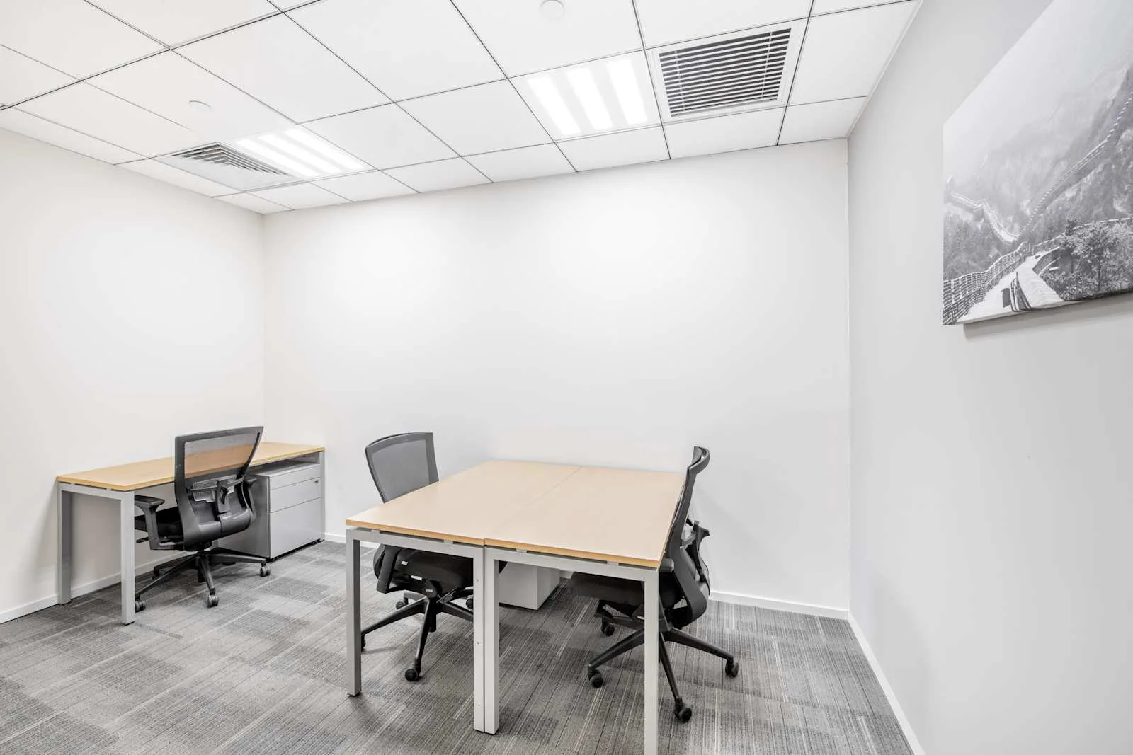 Regus BEIJING, China Life - West、3个工位的独立办公室、北京市
