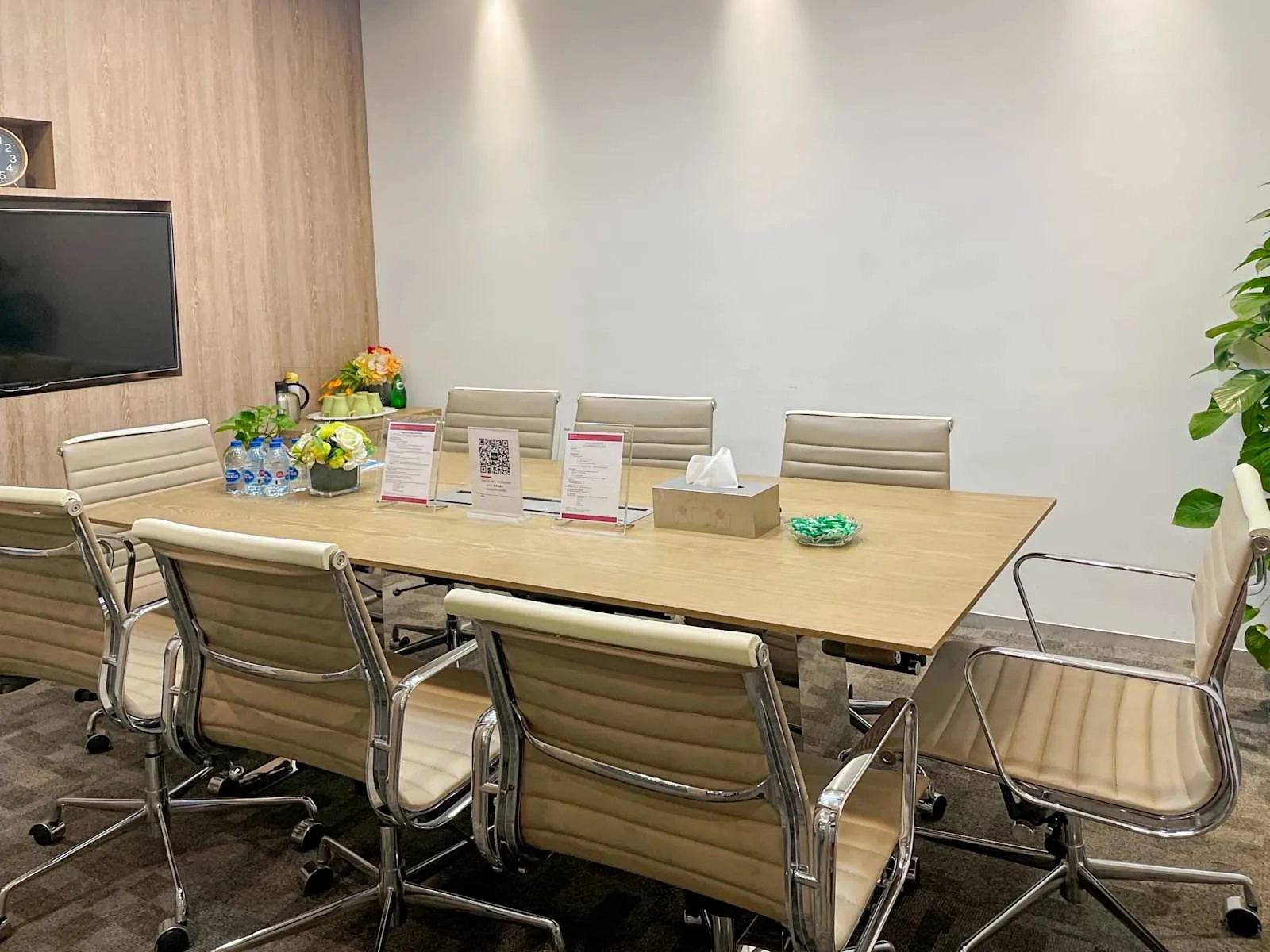 Regus BEIJING, Lei Shing Hong Plaza, Meeting room for 8 people, Beijing