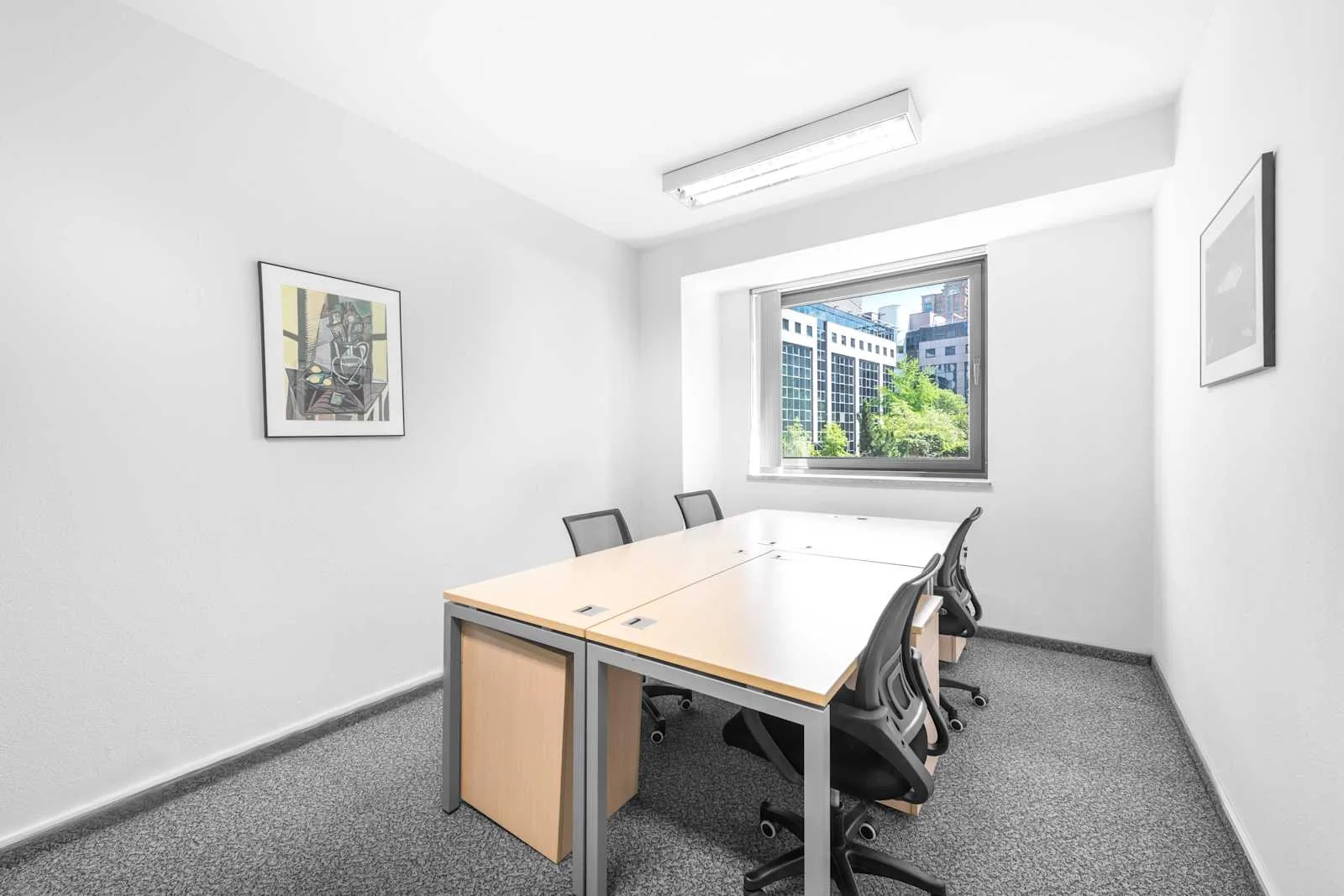 Regus BEIJING, Lufthansa Center、4个工位的独立办公室、北京市