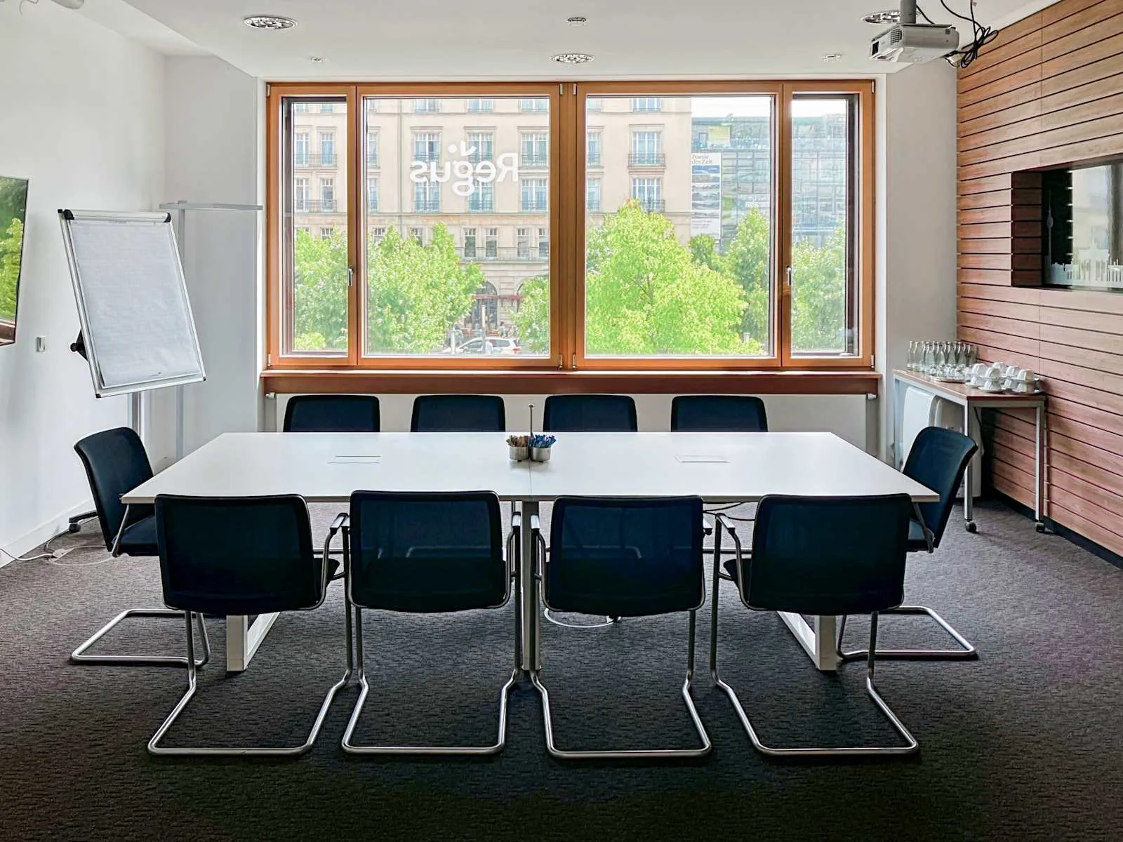 Regus BERLIN, Am Brandenburger Tor, Besprechungsraum für 10 Personen, Berlin