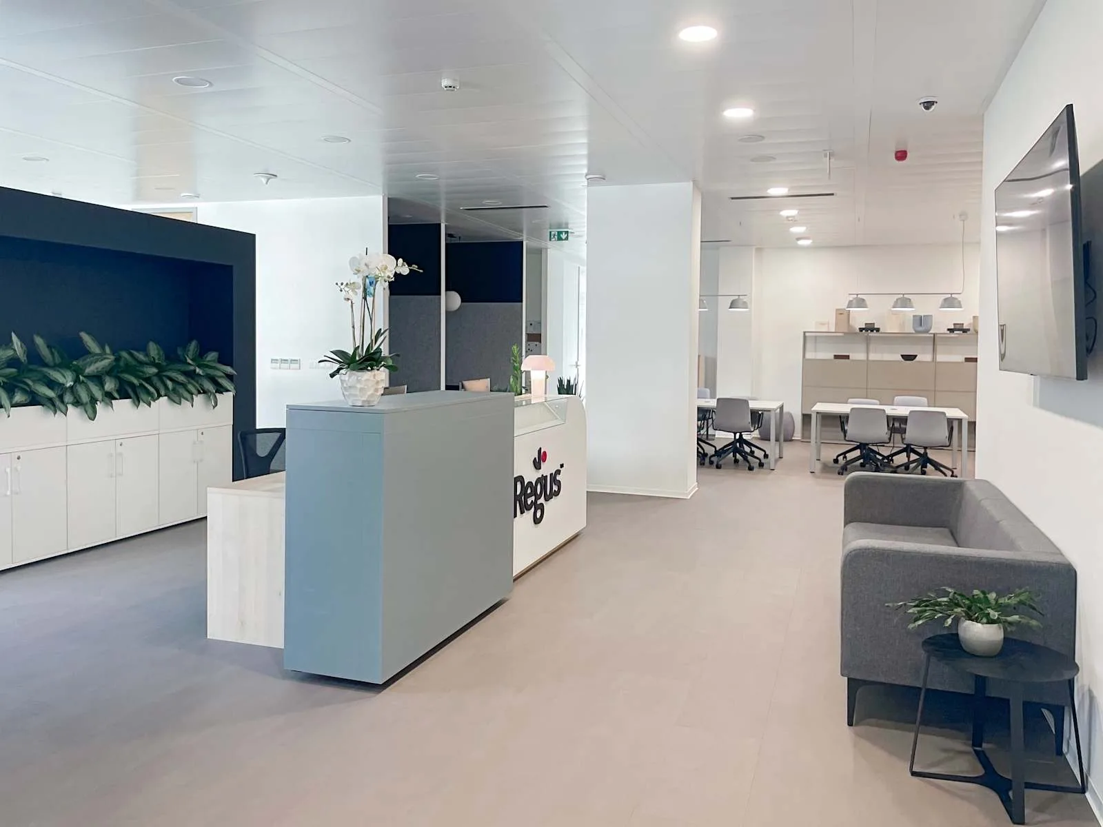 Regus Bratislava, Galvaniho, Reception, Bratislava