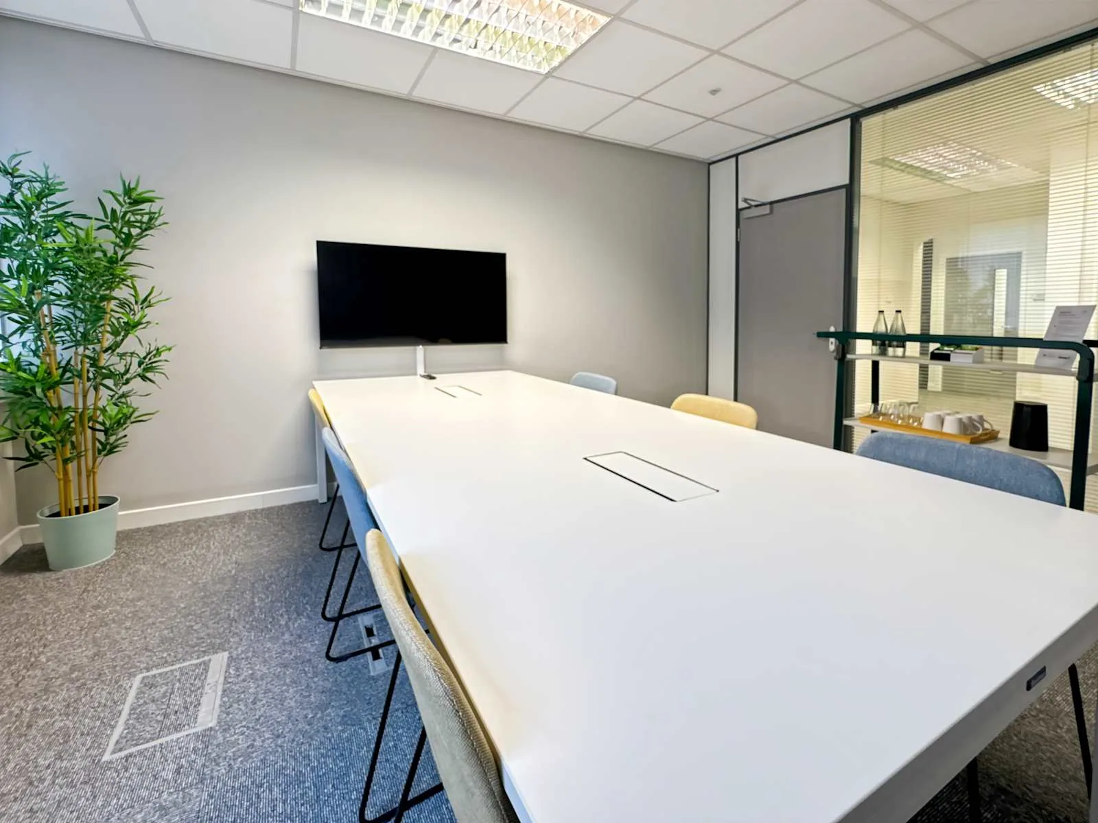 Regus Broxburn - Newbridge, Meeting room for 8 people, Broxburn