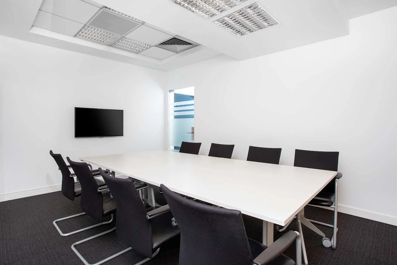 Regus BUCHAREST, Charles de Gaulle Plaza, Sală de ședințe pentru 8 persoane, București