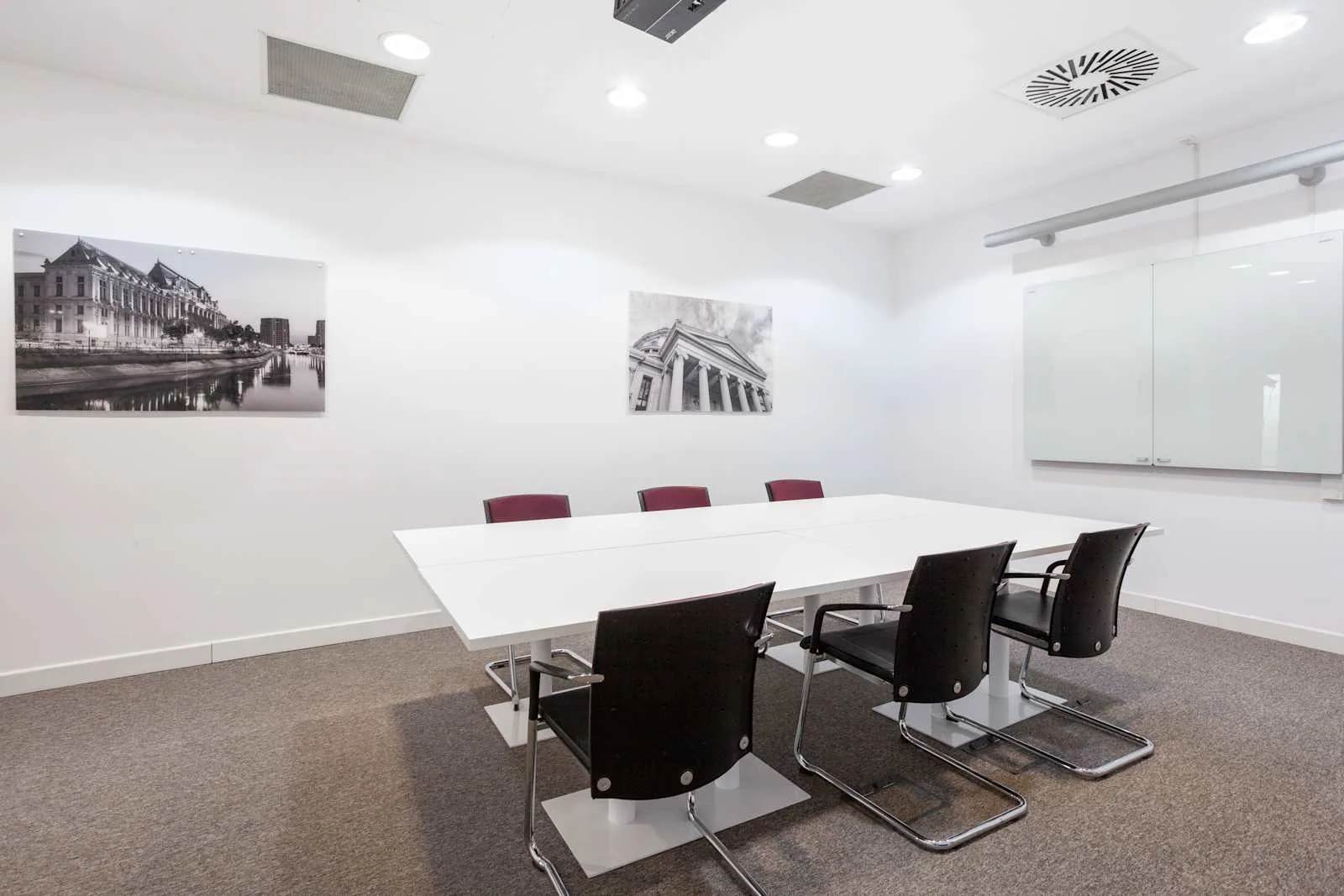Regus BUCHAREST, Floreasca Plaza, Sală de ședințe pentru 6 persoane, București
