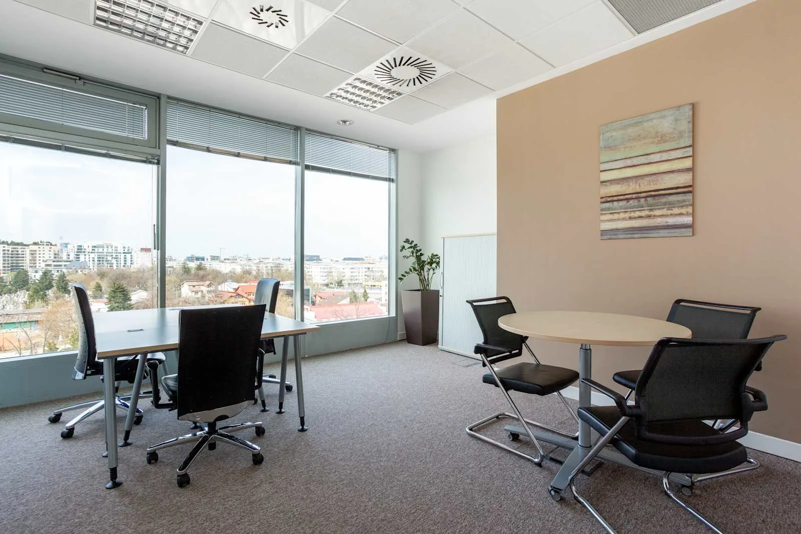 Regus BUCHAREST, Floreasca Plaza, Birou privat cu 4 posturi de lucru, București