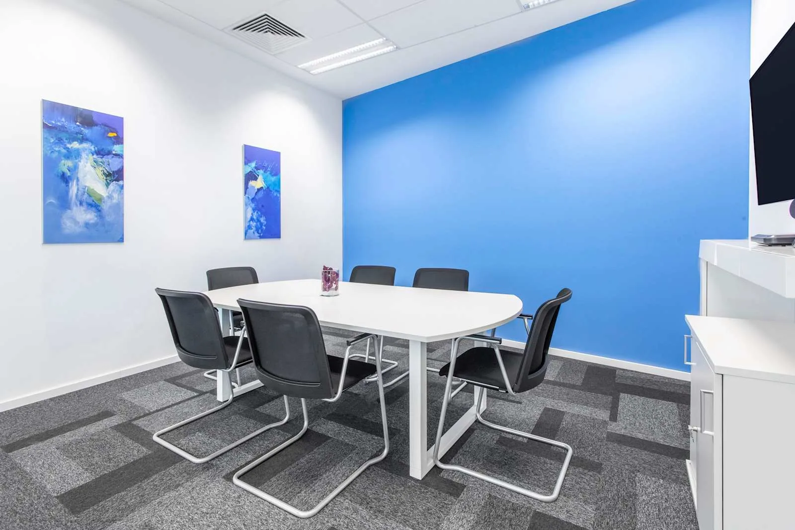 Regus BUCHAREST, Green Gate, Sală de ședințe pentru 6 persoane, București