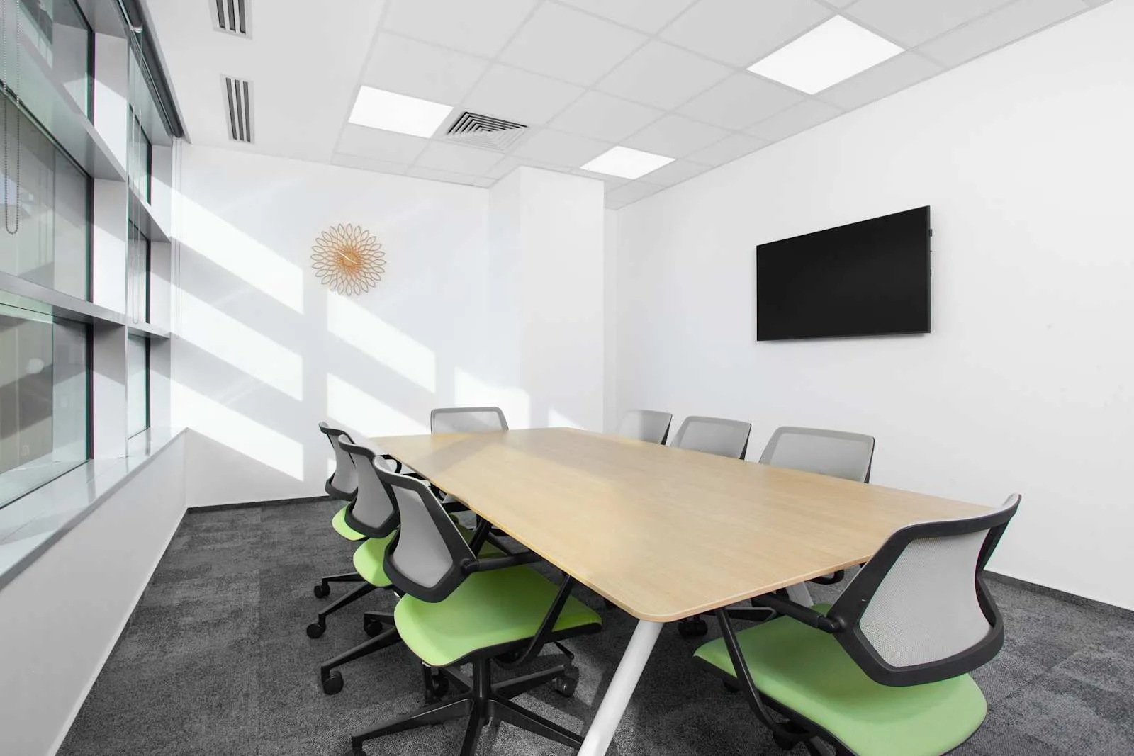 Regus BUCHAREST, Primavera, Sală de ședințe pentru 8 persoane, București
