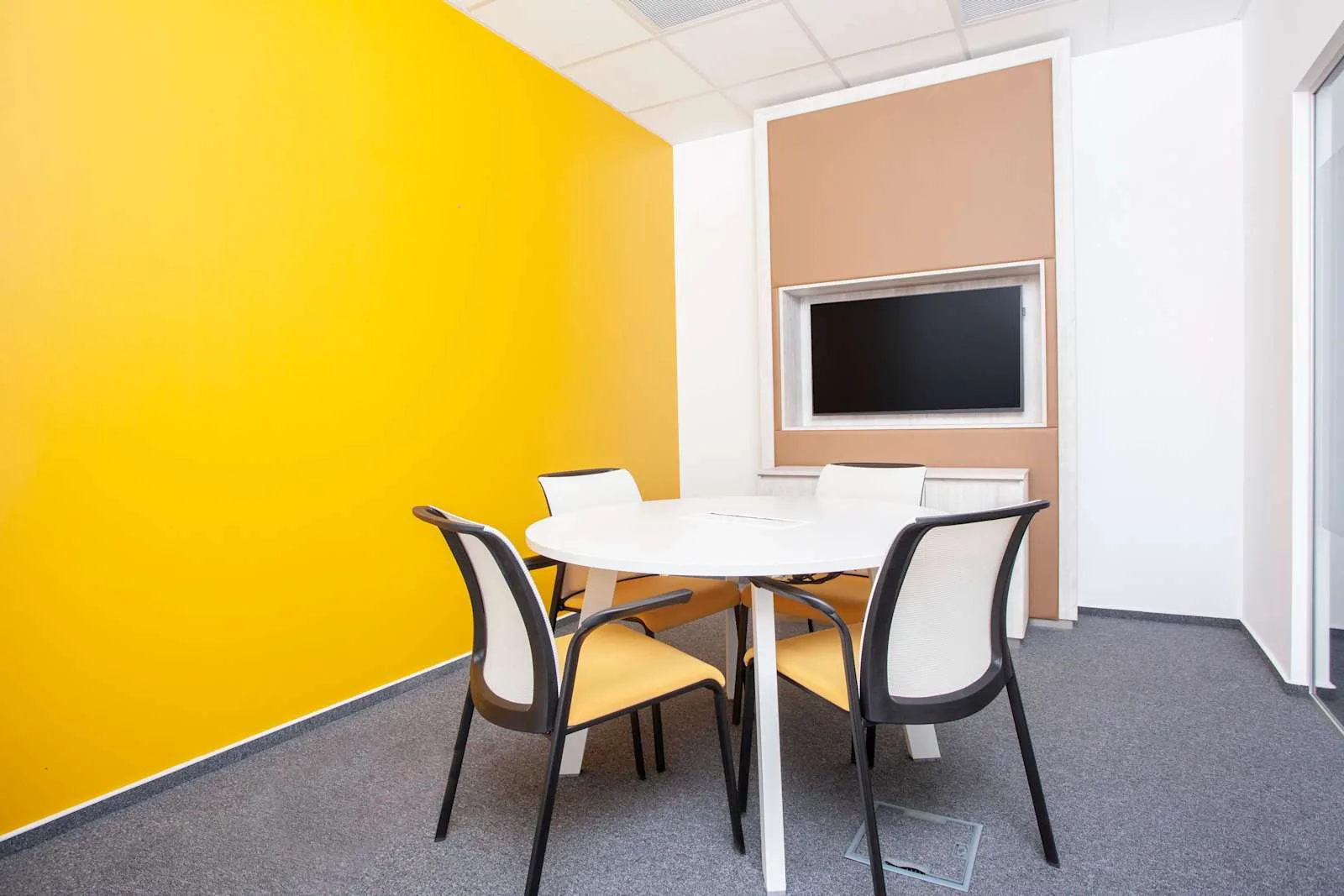 Regus BUCHAREST, Sun Business Centre, Sală de ședințe pentru 4 persoane, București