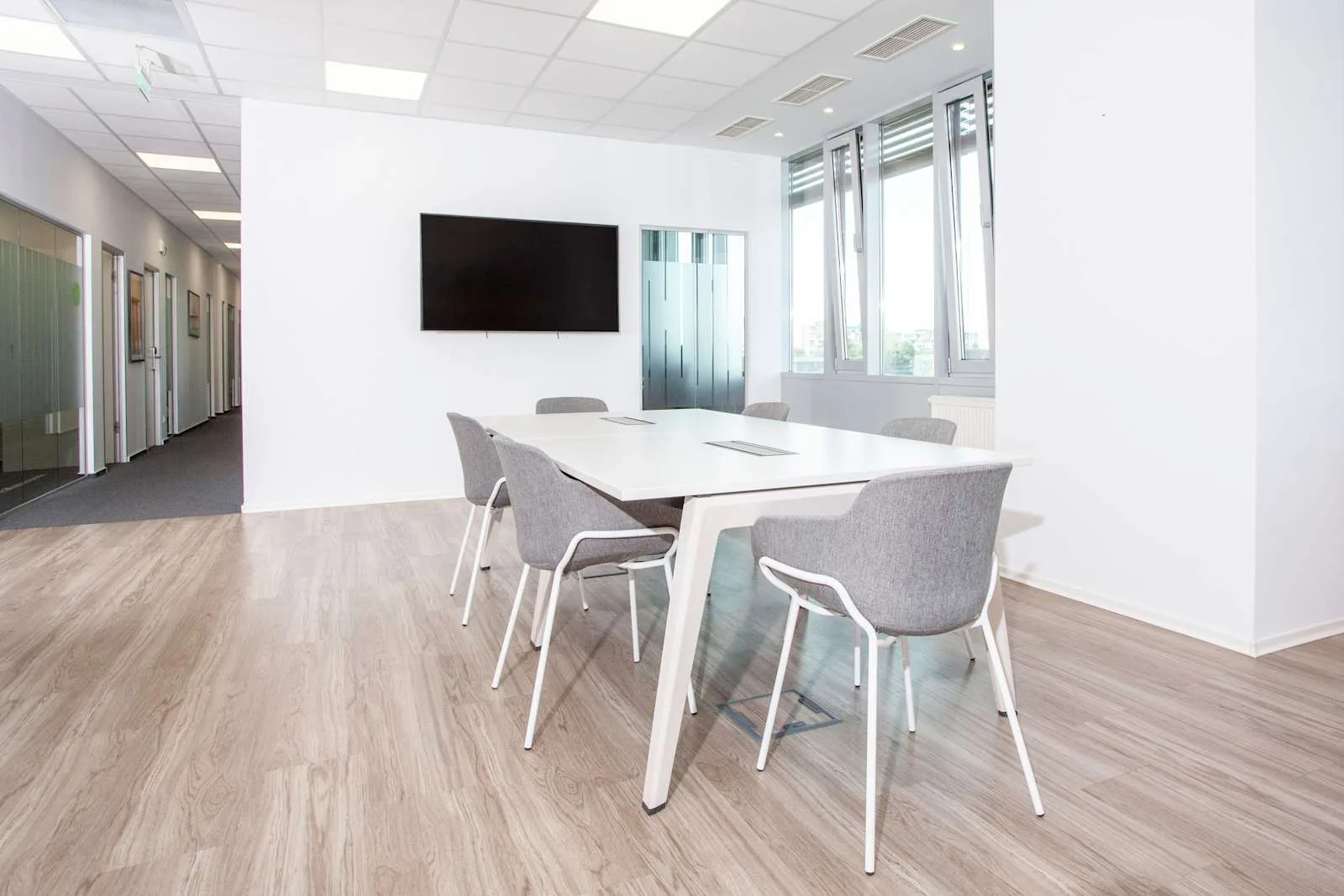 Regus BUCHAREST, Sun Business Centre, Sală de ședințe pentru 6 persoane, București