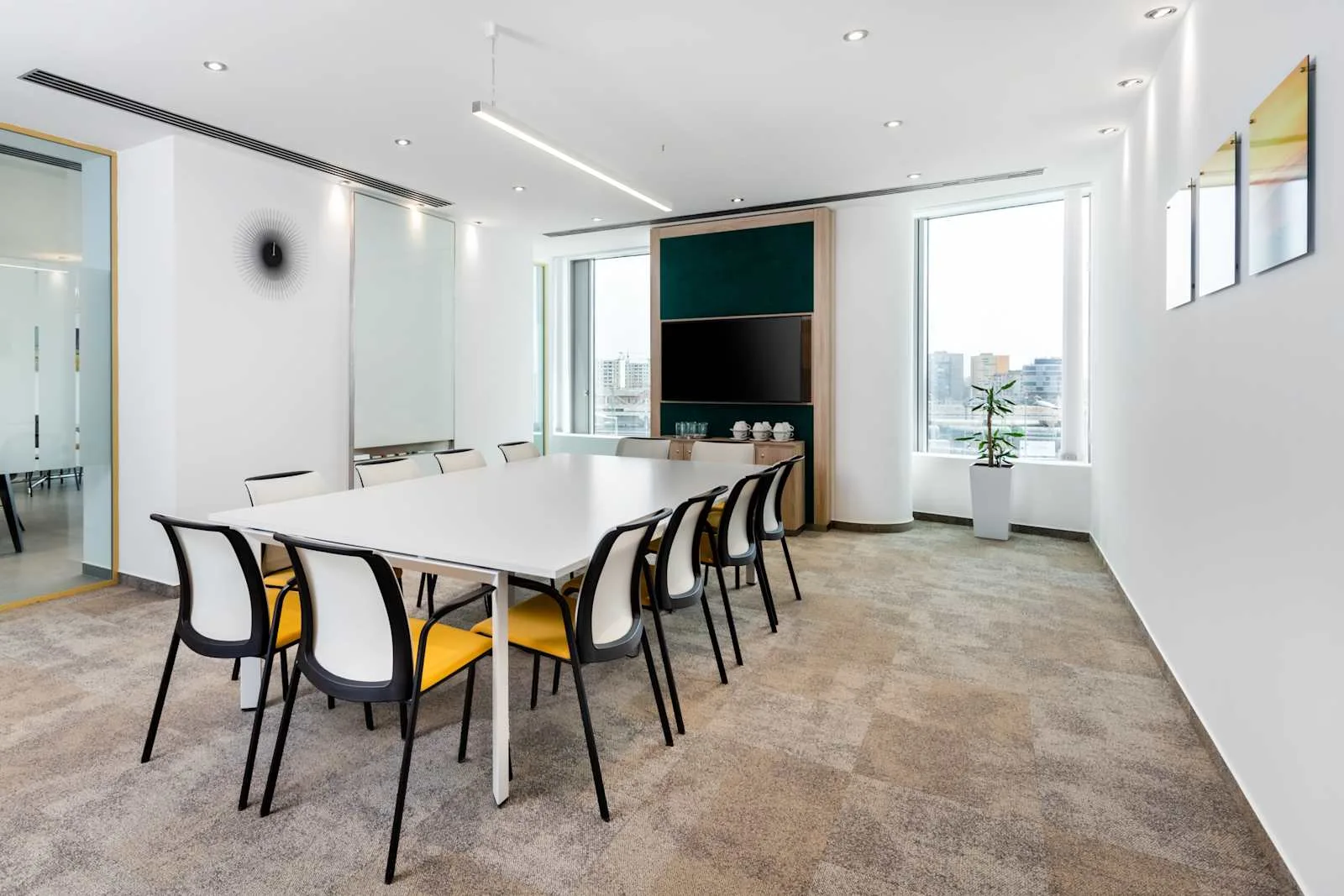 Regus BUDAPEST, BudapestOne Centre, Meeting room for 12 people, Budapest