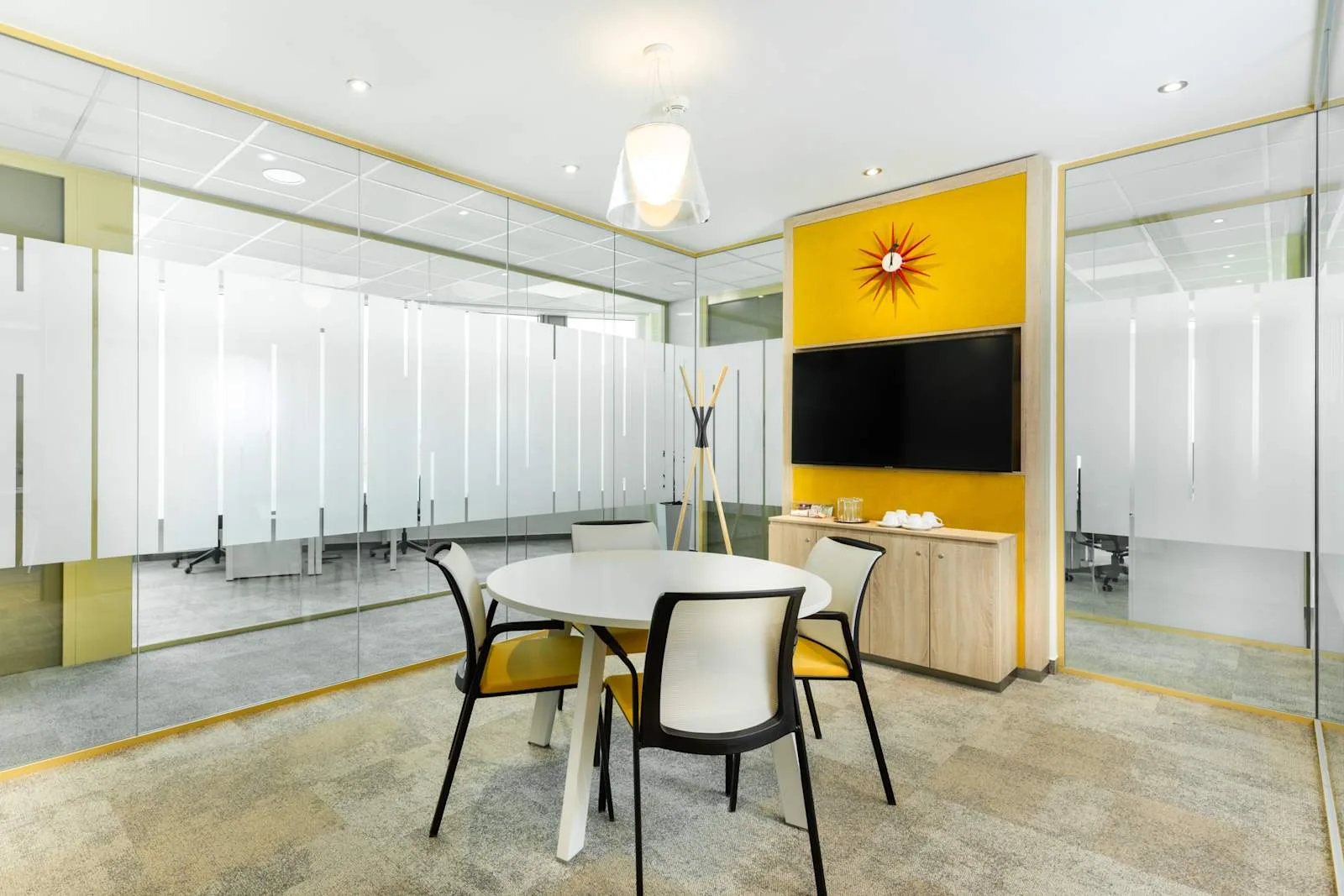 Regus BUDAPEST, BudapestOne Centre, Meeting room for 4 people, Budapest