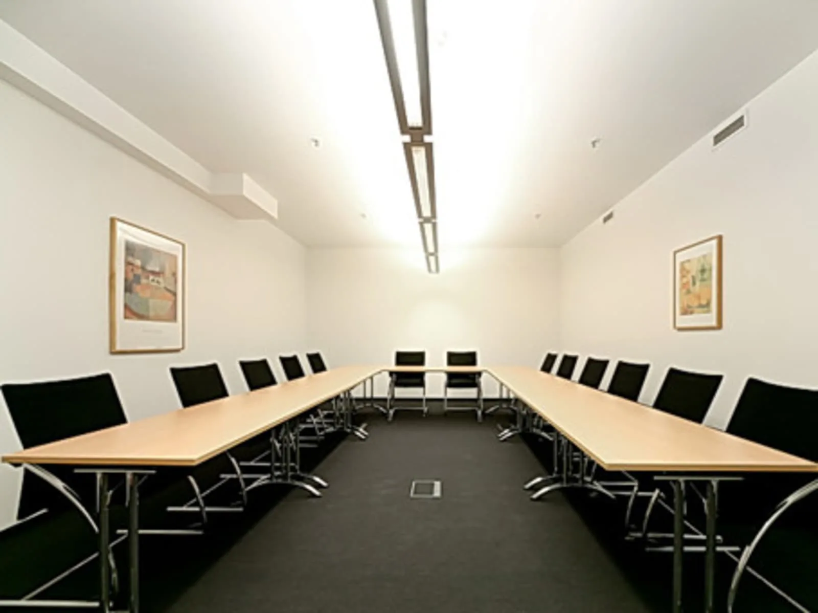 Regus BUDAPEST, First Site, Meeting room for 16 people, Budapest