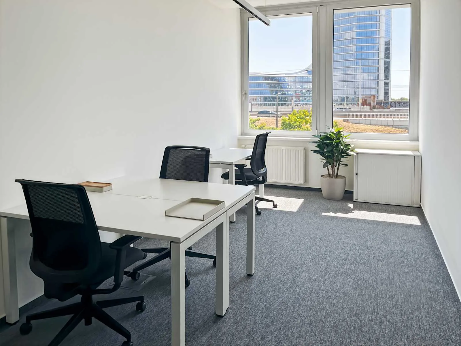 Regus Budapest, Budapest Infopark, Külön iroda 3 munkaállomással, Budapest