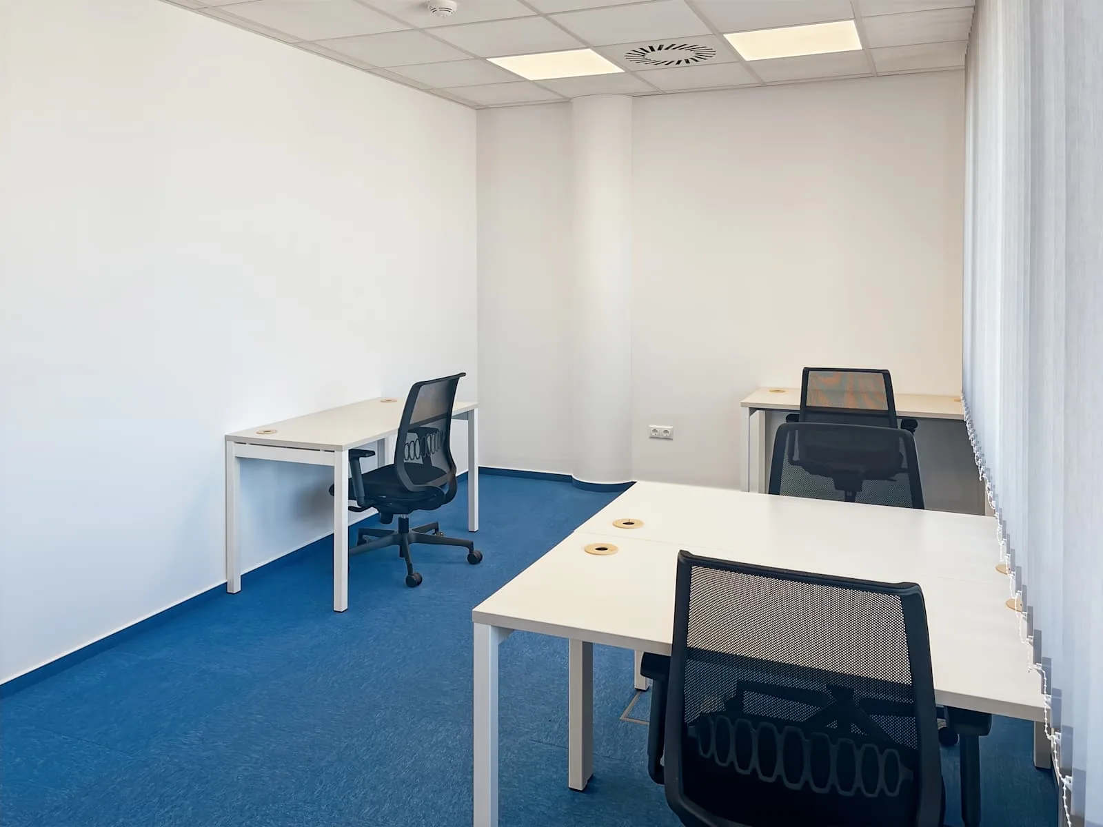 Regus Budapest, Madarász Office Park, Külön iroda 3 munkaállomással, Budapest
