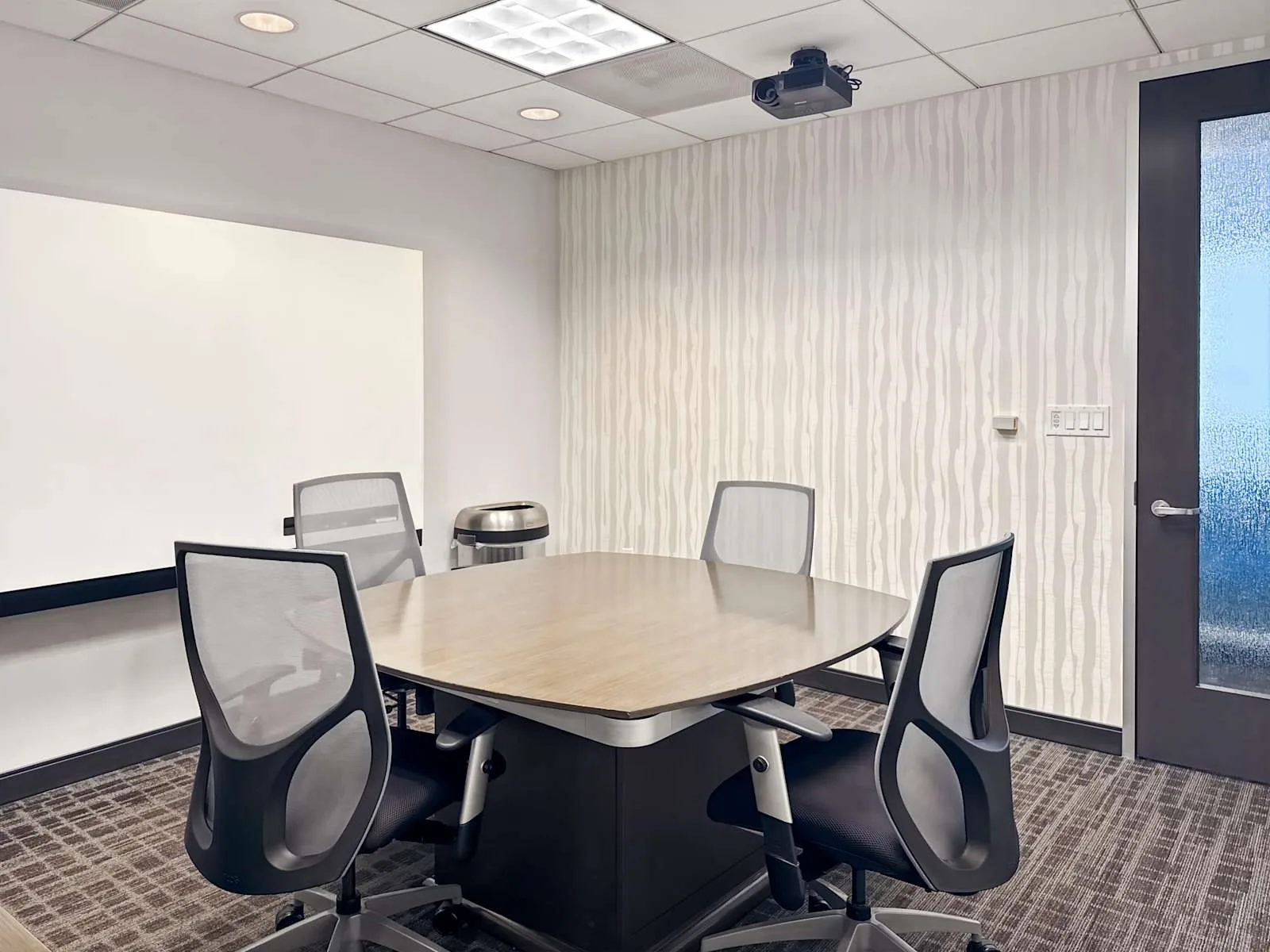 Regus CA, Los Angeles - Oppenheimer Tower, Meeting room for 4 people, Los Angeles, CA
