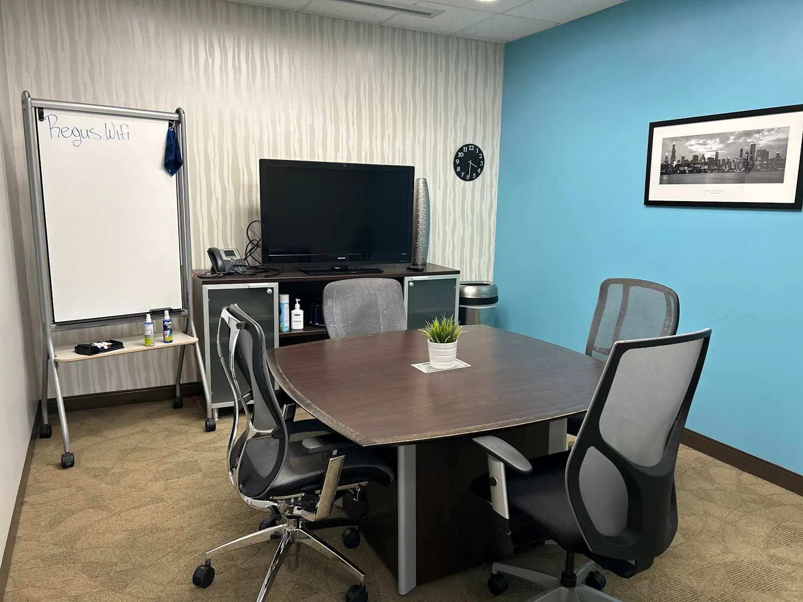 Regus CA, Los Angeles - Sepulveda Center, Meeting room for 4 people, Los Angeles, CA