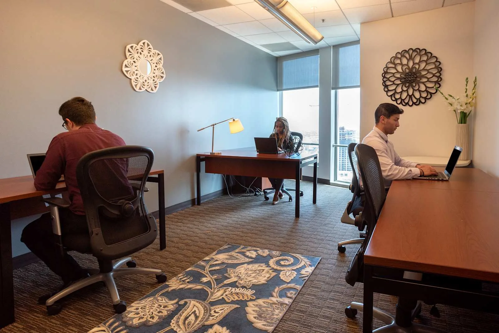 Regus CA, Los Angeles - US Bank Tower, Private office, 4 desks, Los Angeles, CA