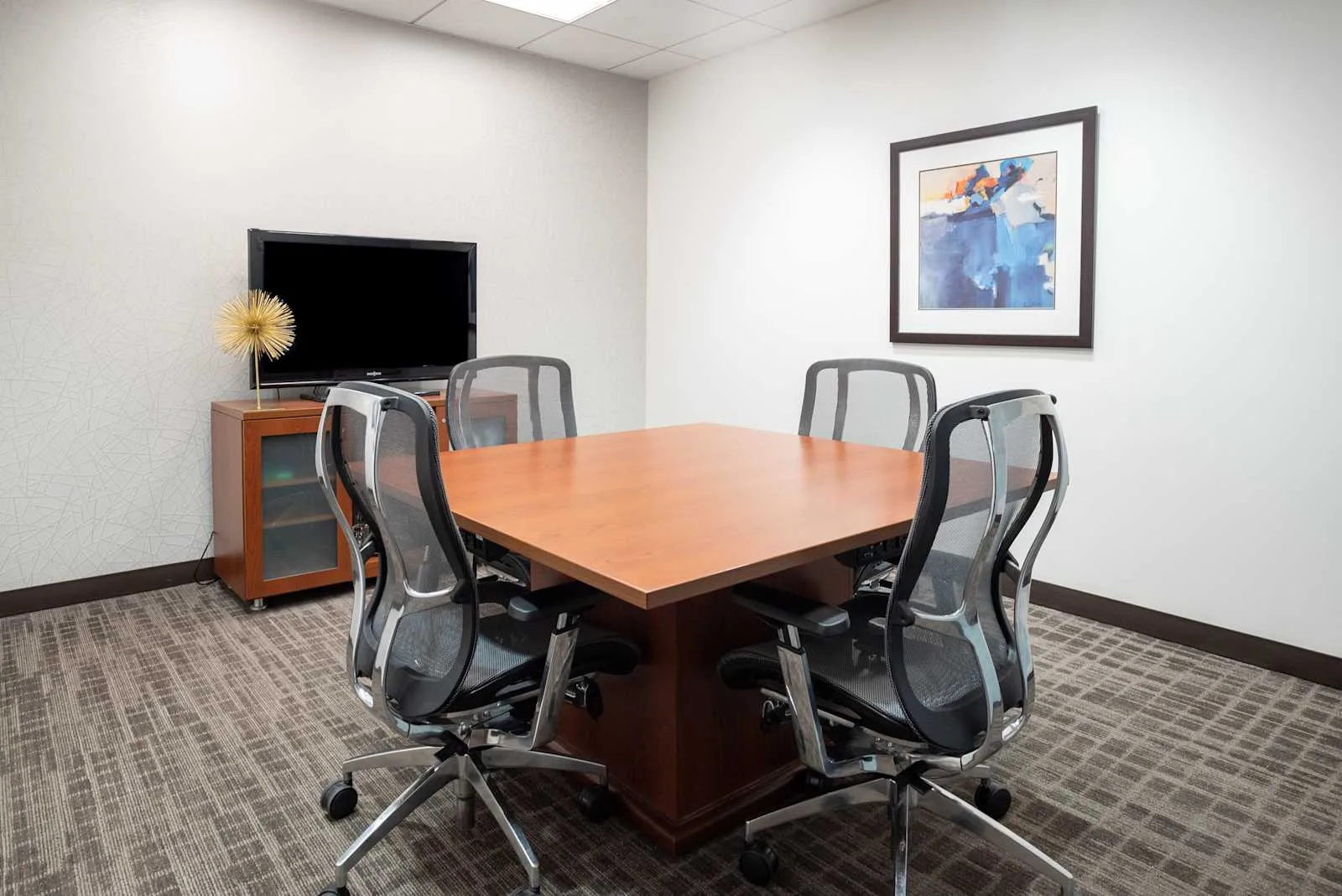 Regus CA, Los Angeles - US Bank Tower, Meeting room for 4 people, Los Angeles, CA
