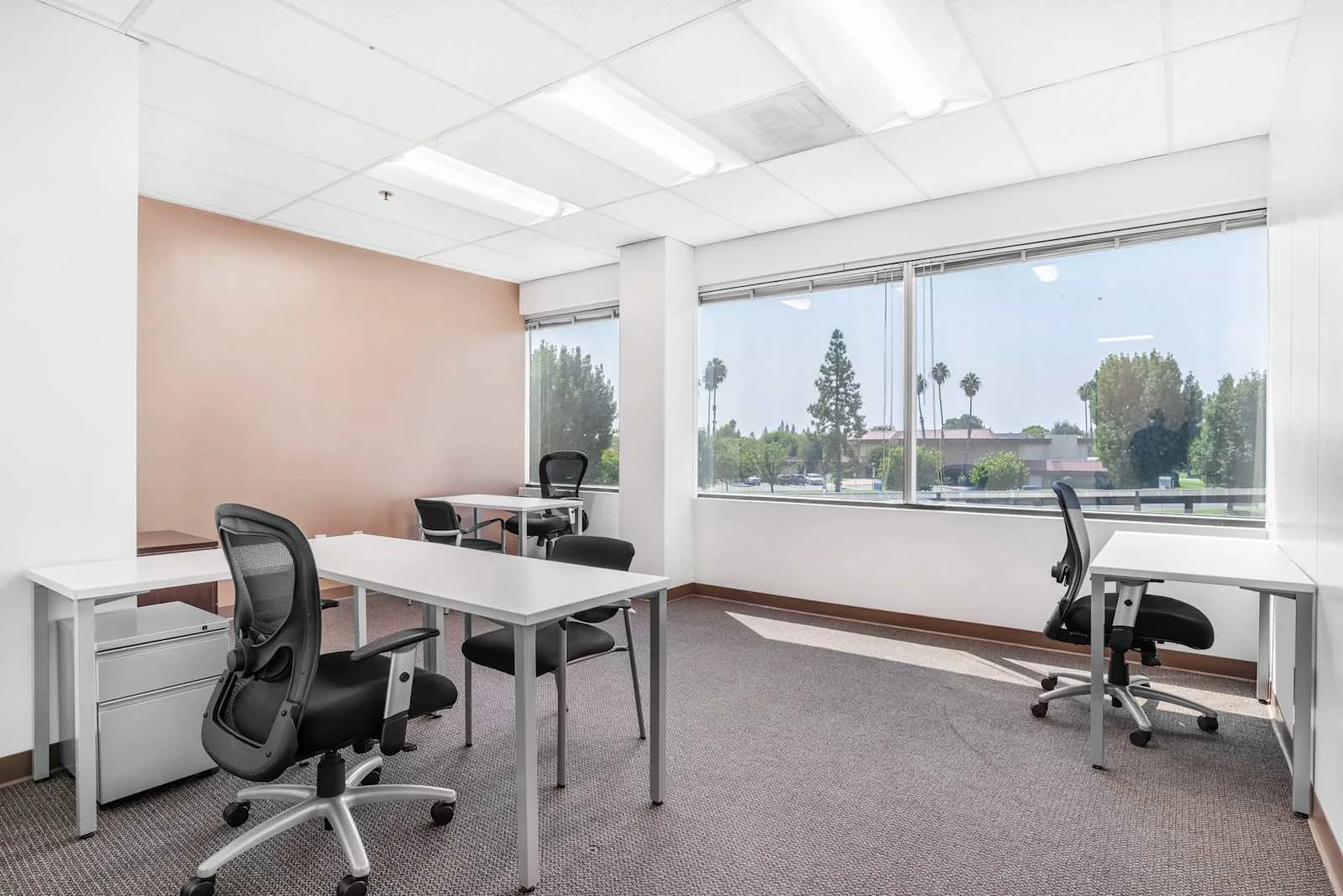Regus CA, Bakersfield - 4900 California Avenue, Private office, 4 desks, Bakersfield, CA