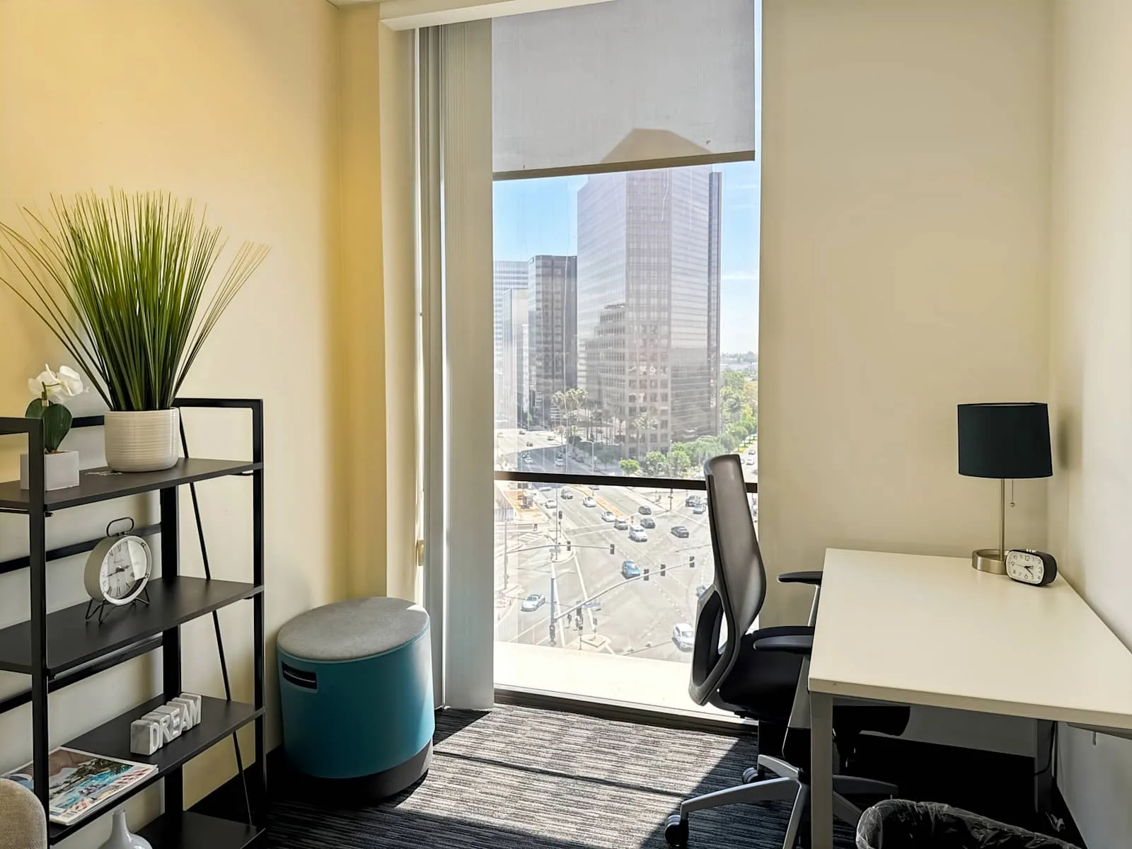 Regus CA, Beverly Hills - 8383 Wilshire, Private office, 1 desk, Beverly Hills, CA