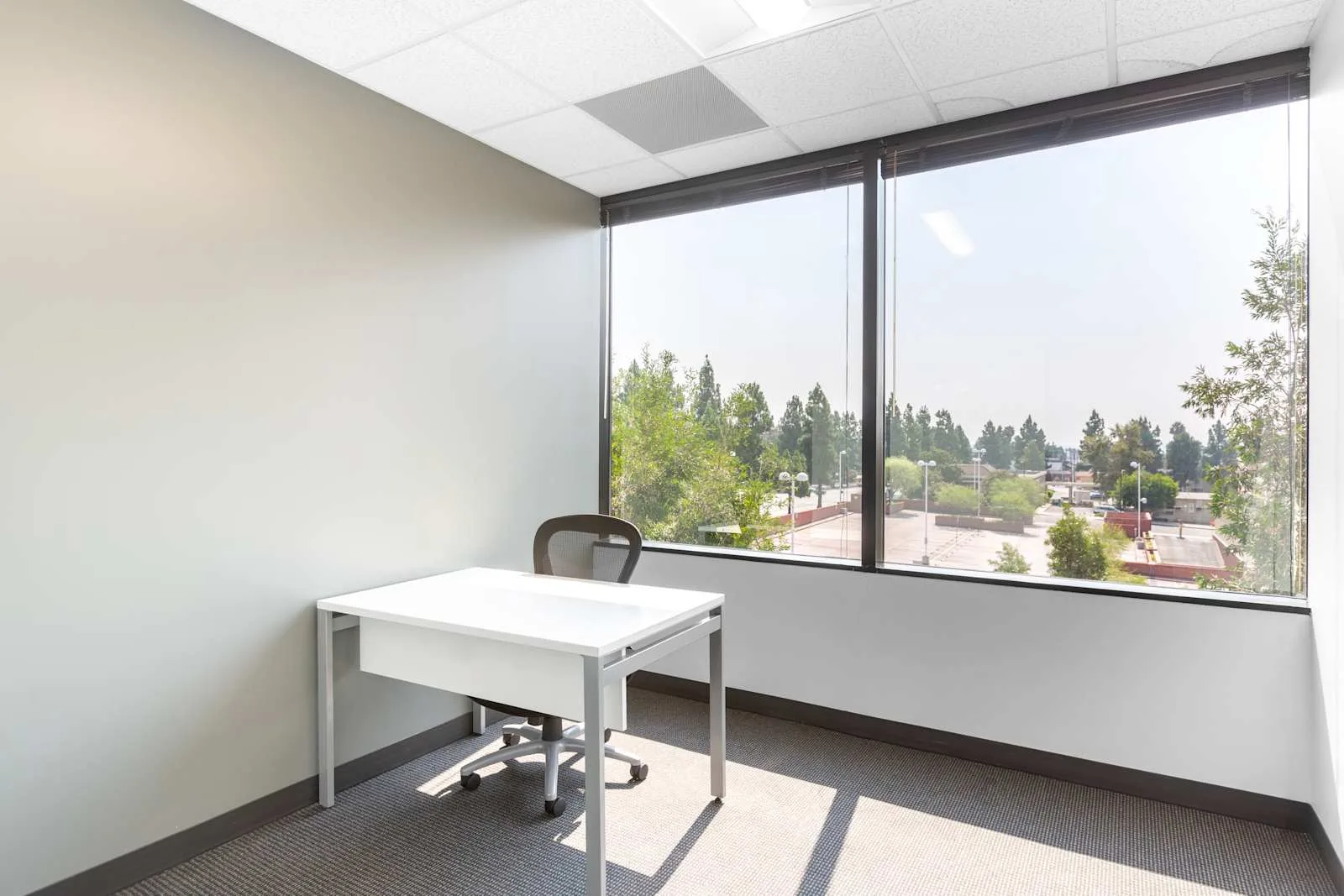Regus CA, Burbank - Burbank Business District, Private office, 1 desk, Burbank, CA