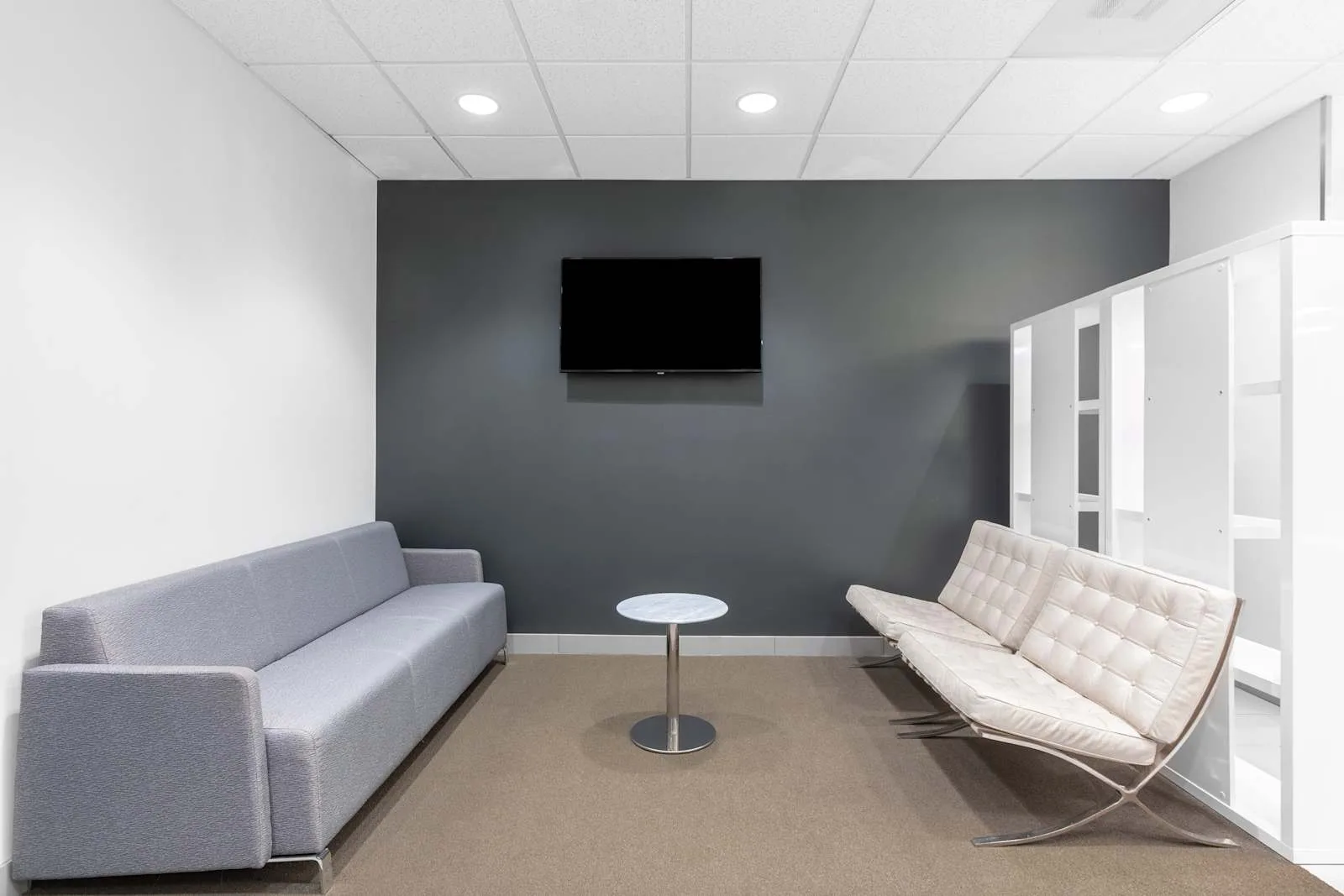 Regus CA, Burbank - Burbank Business District, Lounge, Burbank, CA
