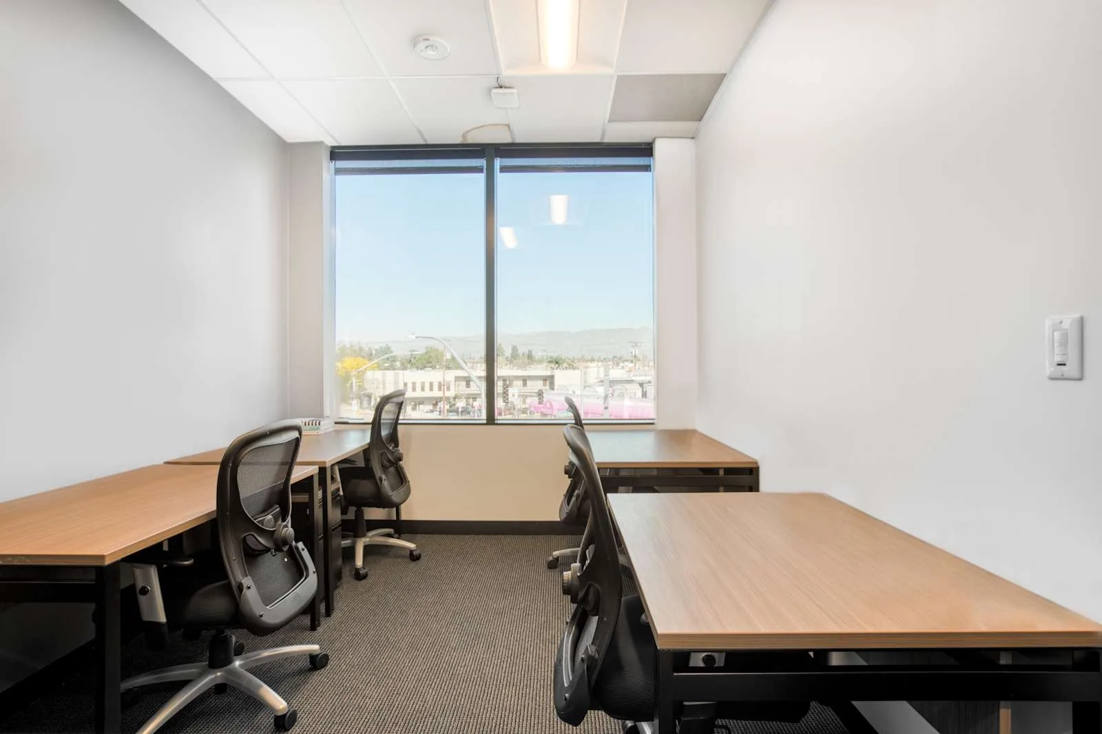 Regus CA, Burbank - Burbank Media District, Private office, 4 desks, Burbank, CA
