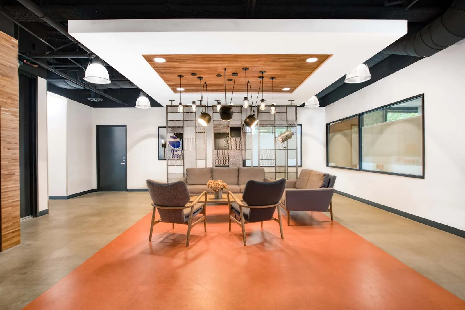 Regus CA, Burbank - Burbank Media District, Lounge, Burbank, CA