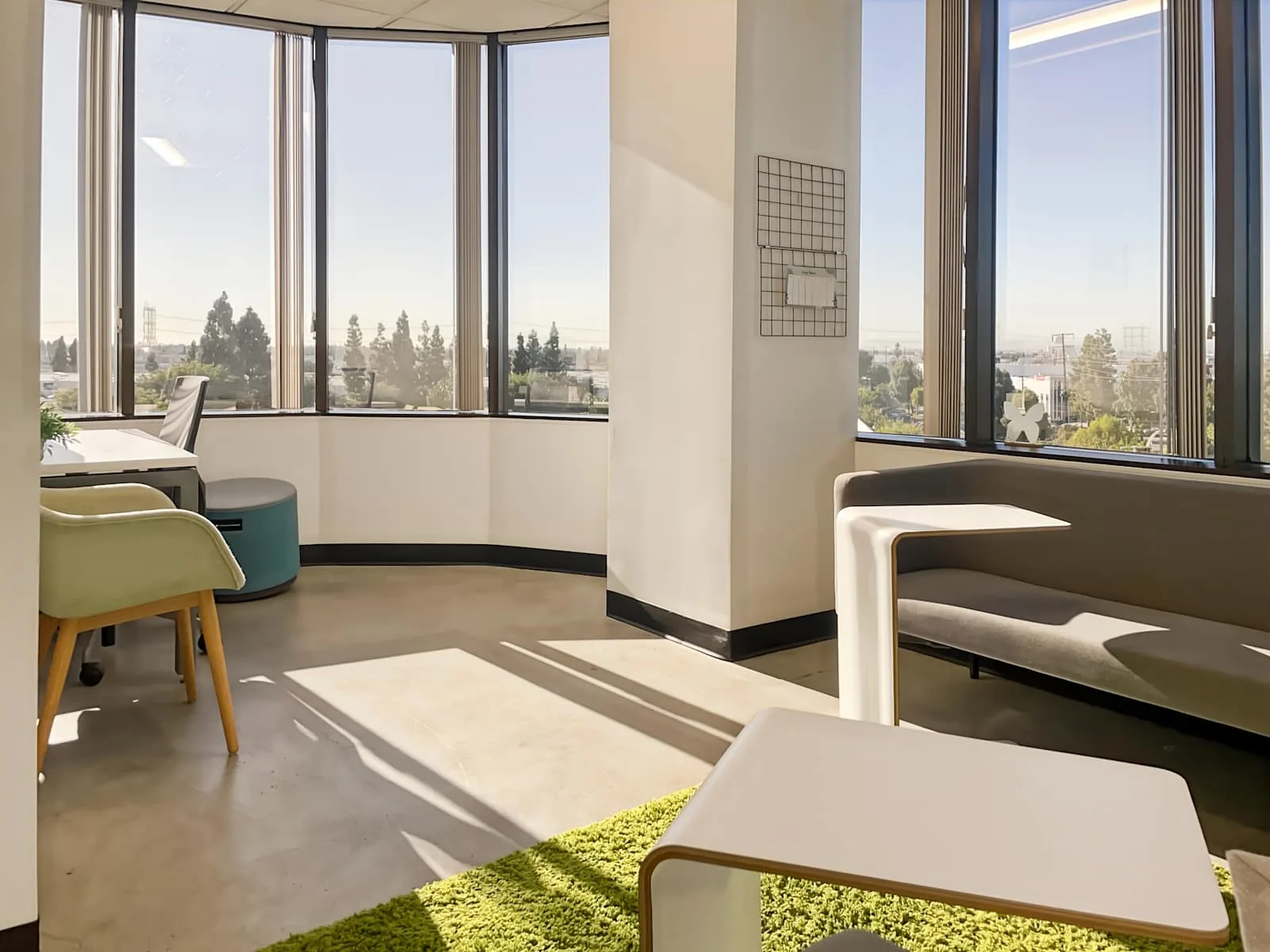 Regus CA, Commerce - Commerce Corporate Center, Lounge, Commerce, CA