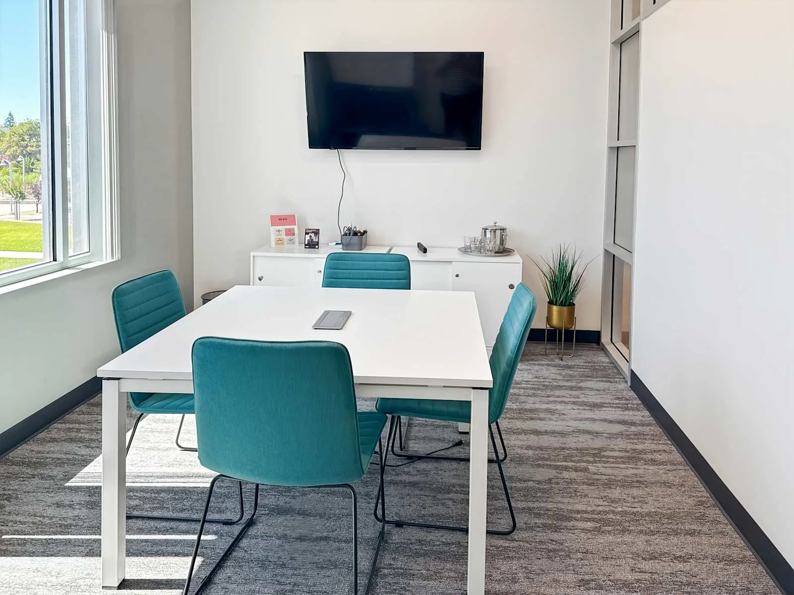 Regus CA, El Dorado Hills - Hawks Flight Ct, Meeting room for 4 people, El Dorado Hills, CA
