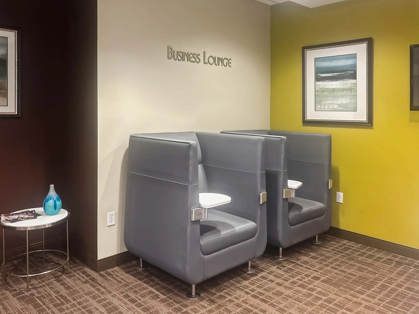 Regus CA, Escondido - La Terraza Corporate Plaza, Lounge, Escondido, CA