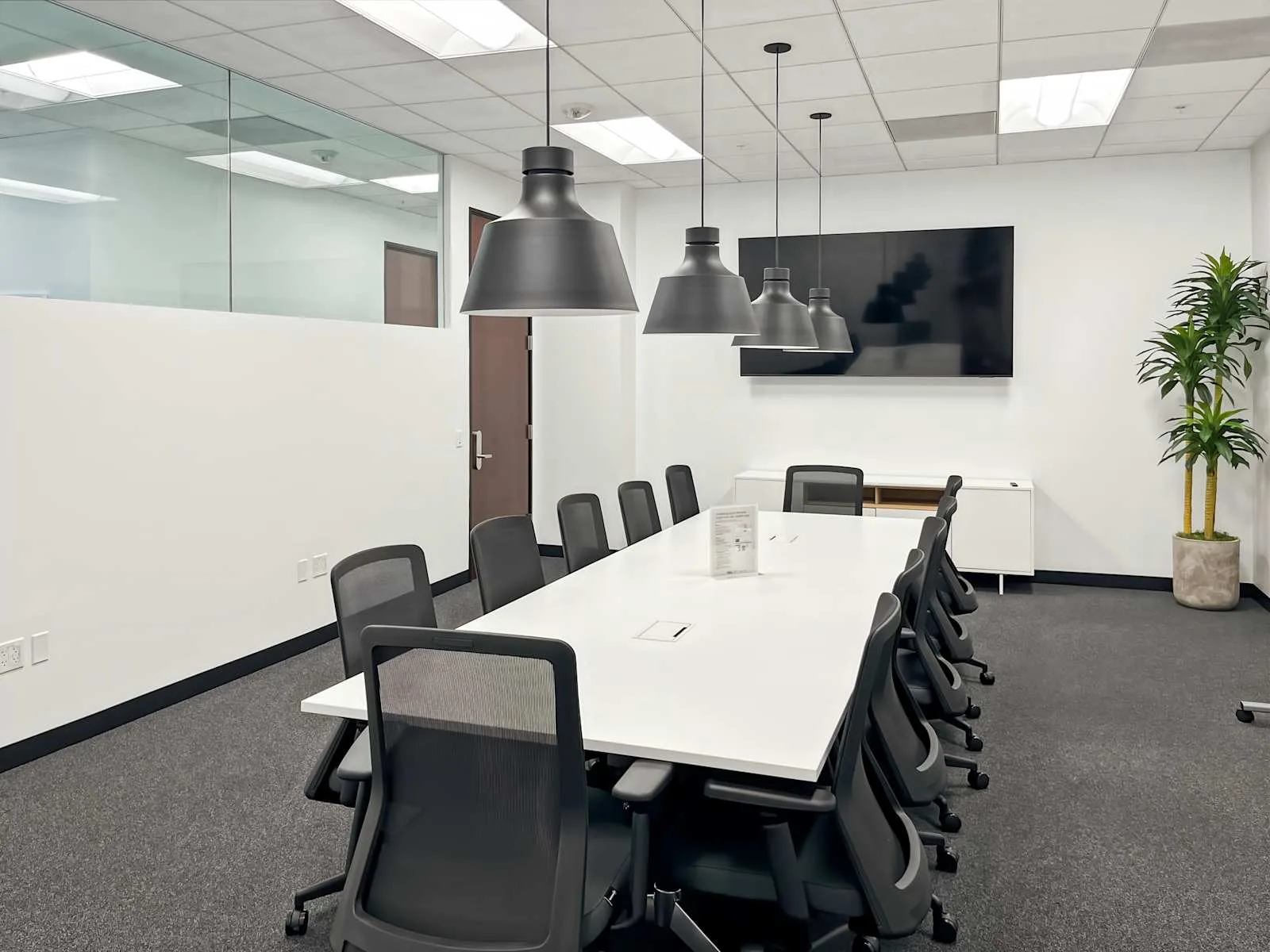 Regus CA, Irvine - Main St, Meeting room for 11 people, Irvine, CA
