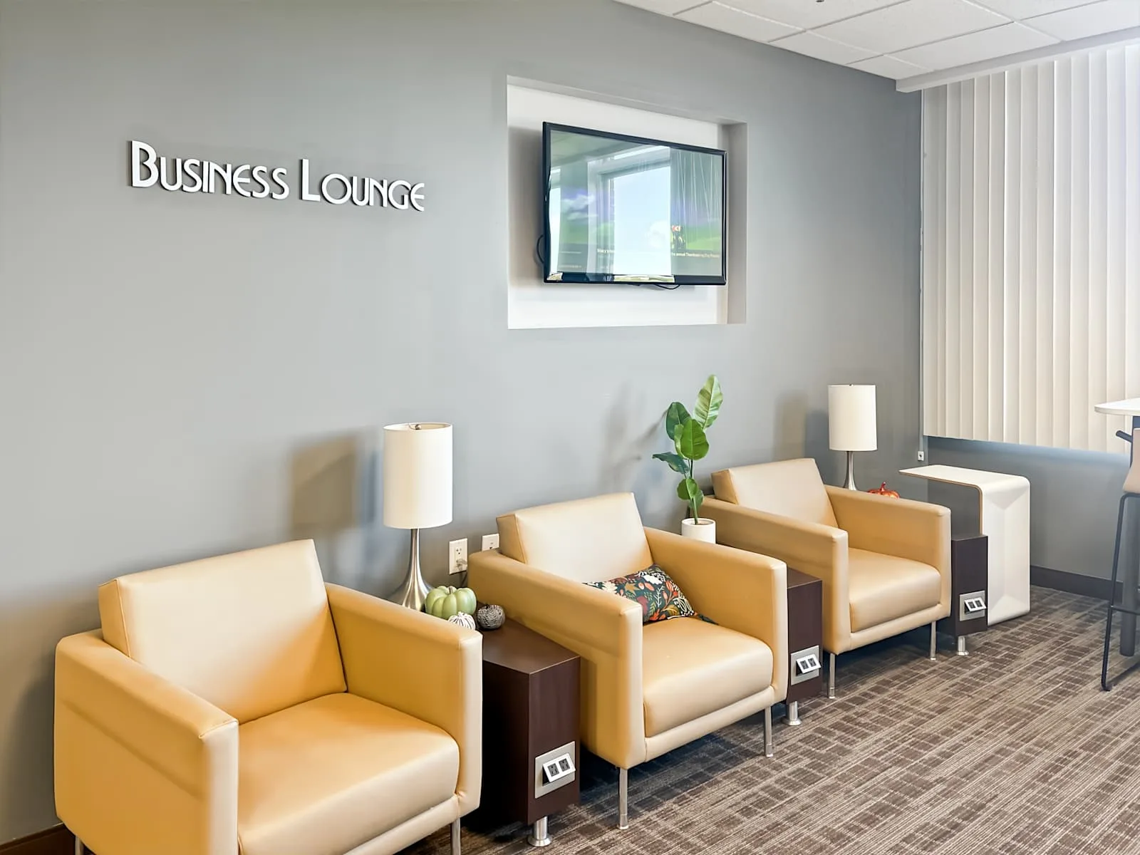 Regus CA, Ladera Ranch - Ladera Corporate Terrace, Lounge, Ladera Ranch, CA