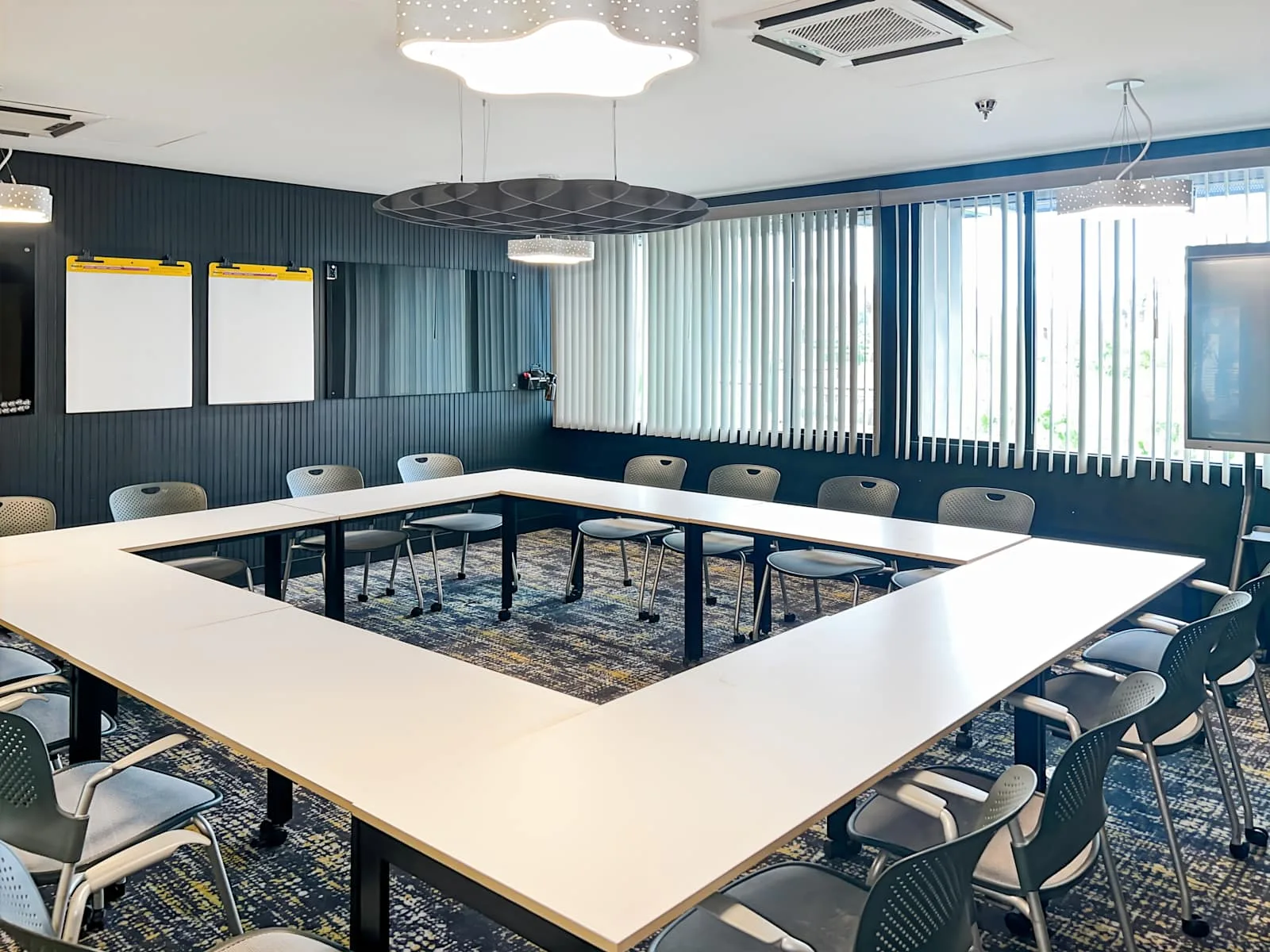 Regus CA, Palm Springs - Palm Canyon Dr, Meeting room for 16 people, Palm Springs, CA