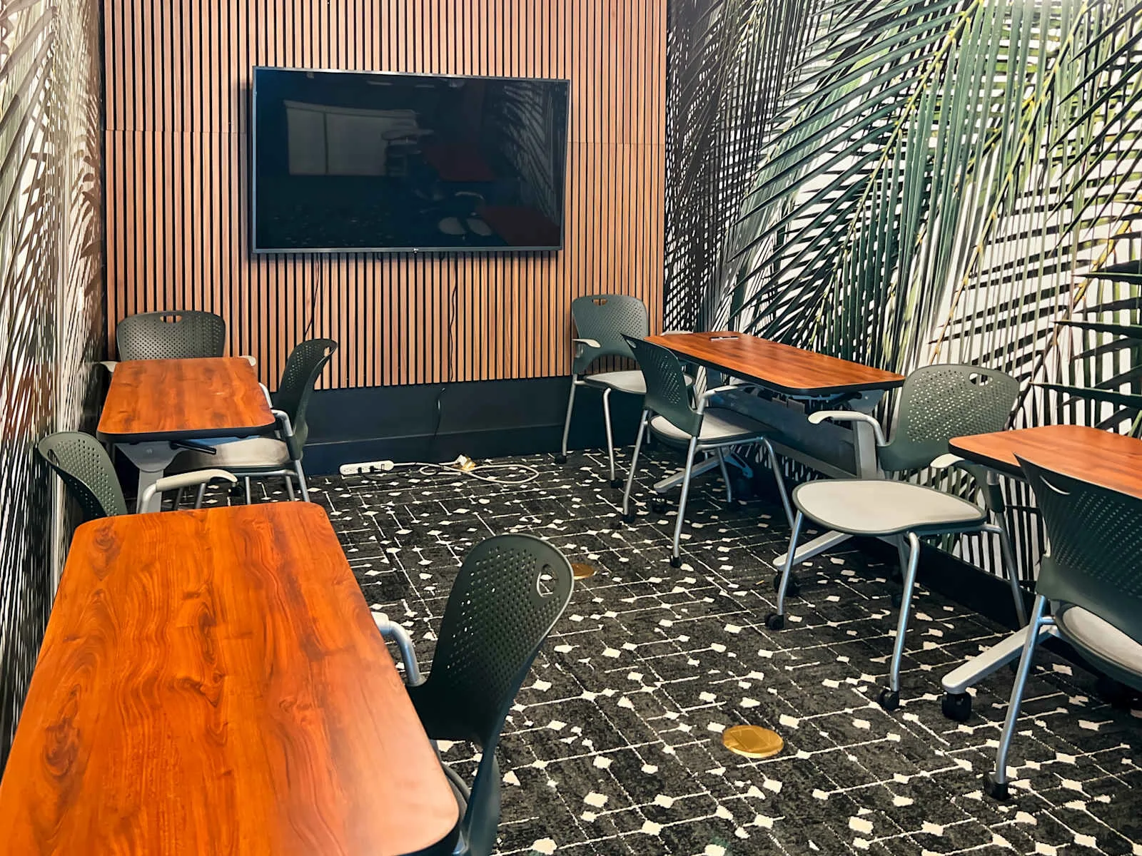 Regus CA, Palm Springs - Palm Canyon Dr, Training room for 7 people, Palm Springs, CA