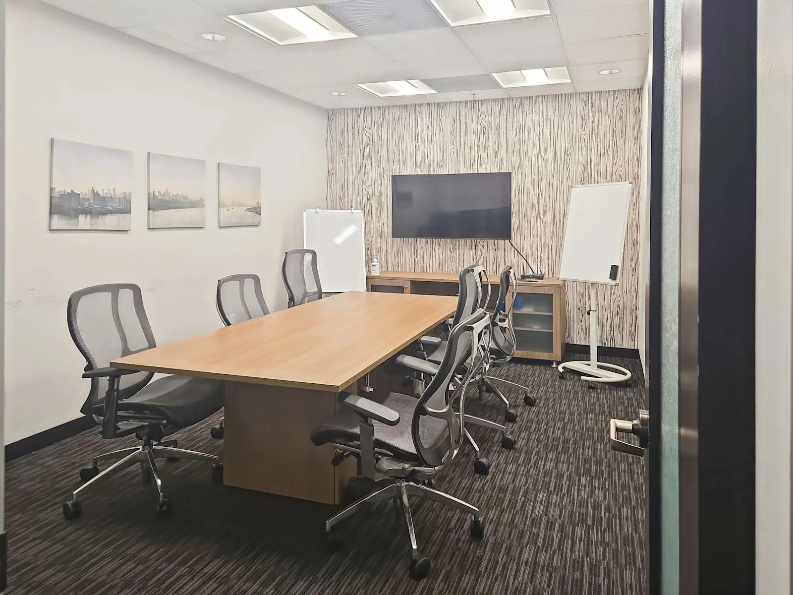 Regus CA, Palo Alto - 4 Palo Alto Square, Meeting room for 6 people, Palo Alto, CA