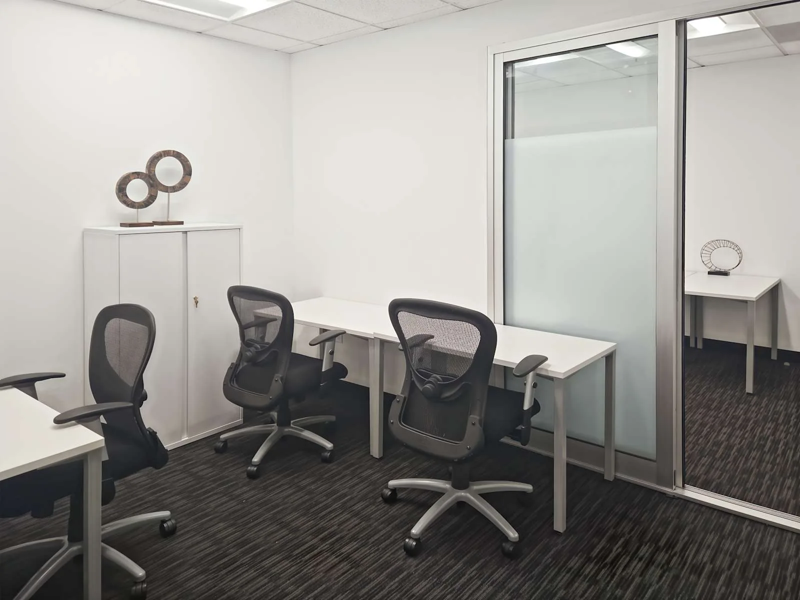 Regus CA, Palo Alto - 4 Palo Alto Square, Private office, 3 desks, Palo Alto, CA