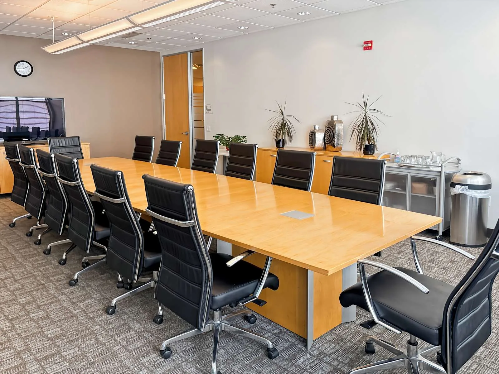 Regus CA, Petaluma - Petaluma Marina, Meeting room for 14 people, Petaluma, CA