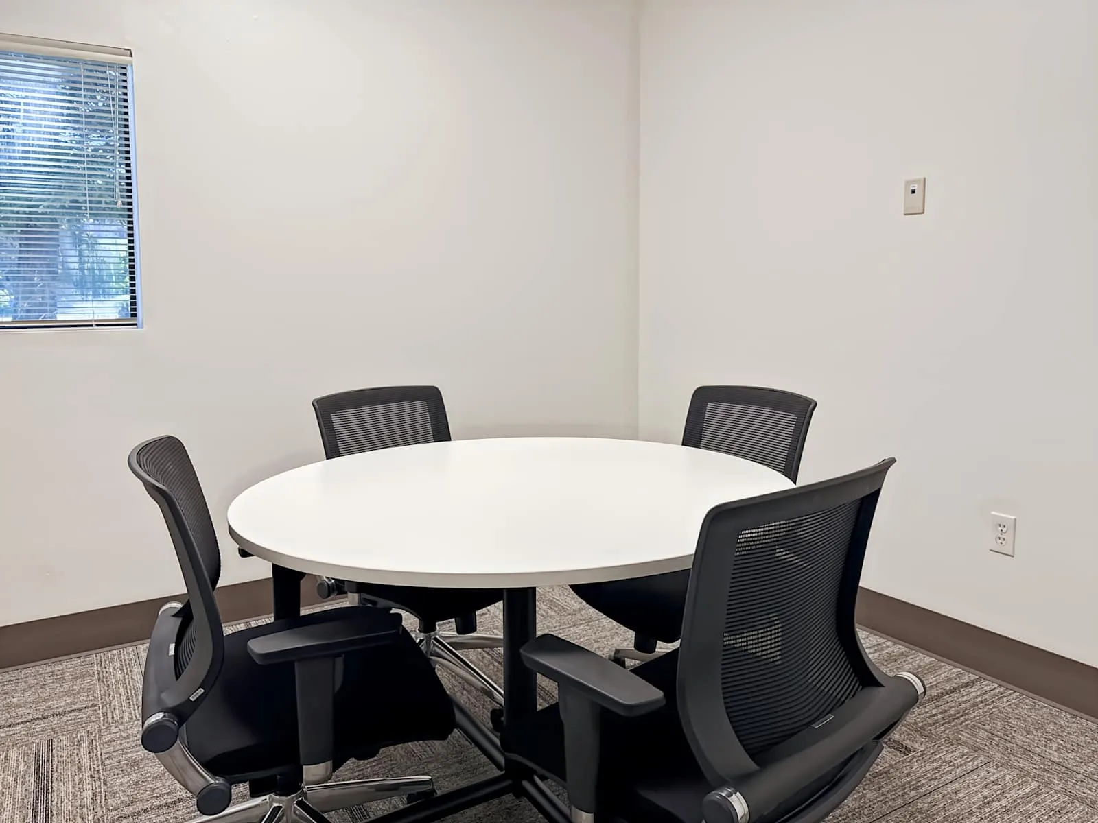 Regus CA, Richmond - Blume Dr, Meeting room for 4 people, Richmond, CA