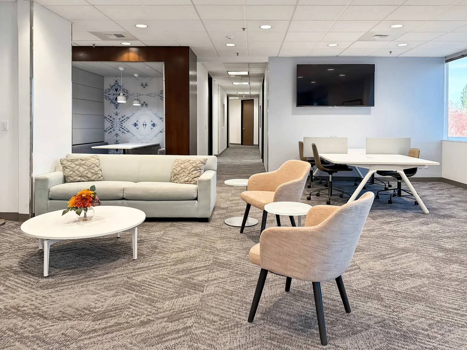 Regus CA, Roseville - Douglas Blvd, Lounge, Roseville, CA