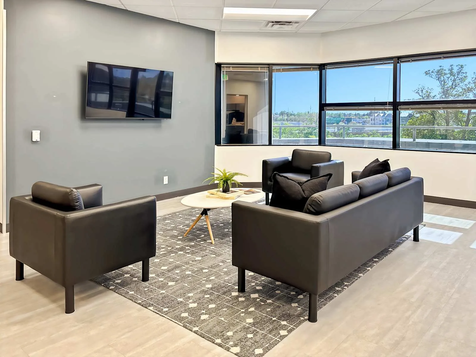 Regus CA, Sacramento - 1750 Howe, Lounge, Sacramento, CA