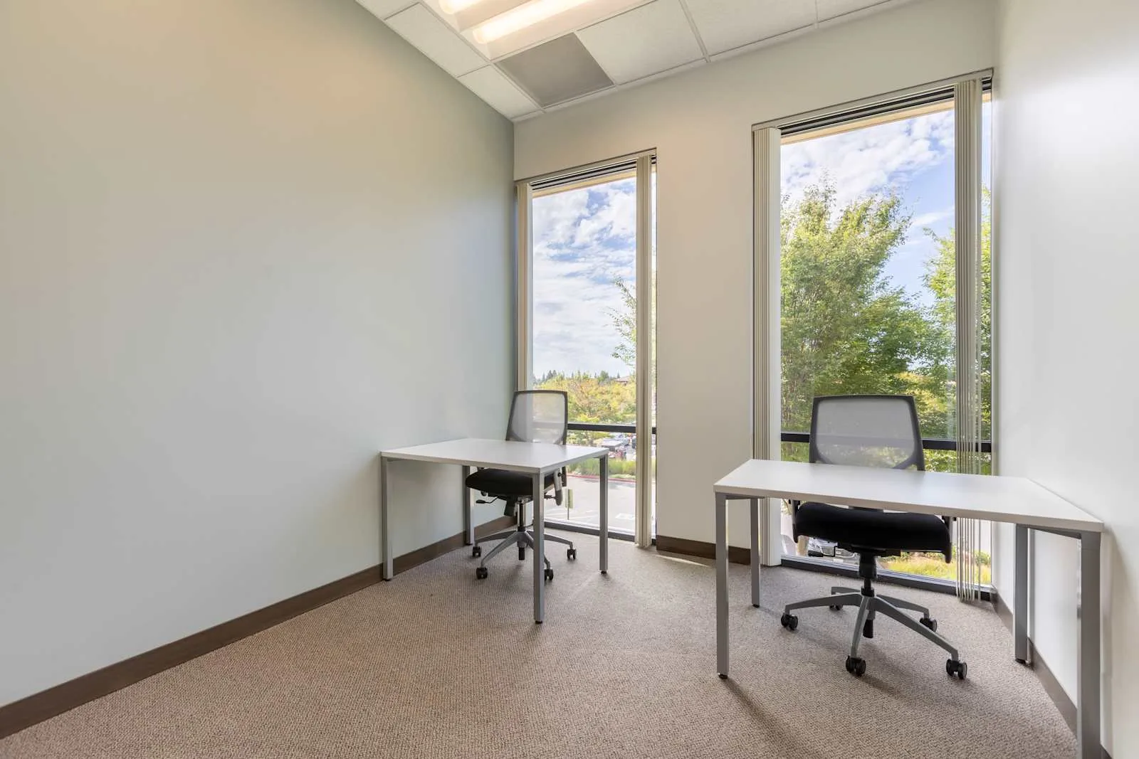 Regus CA, Sacramento - Elk Grove, Private office, 2 desks, Elk Grove, CA