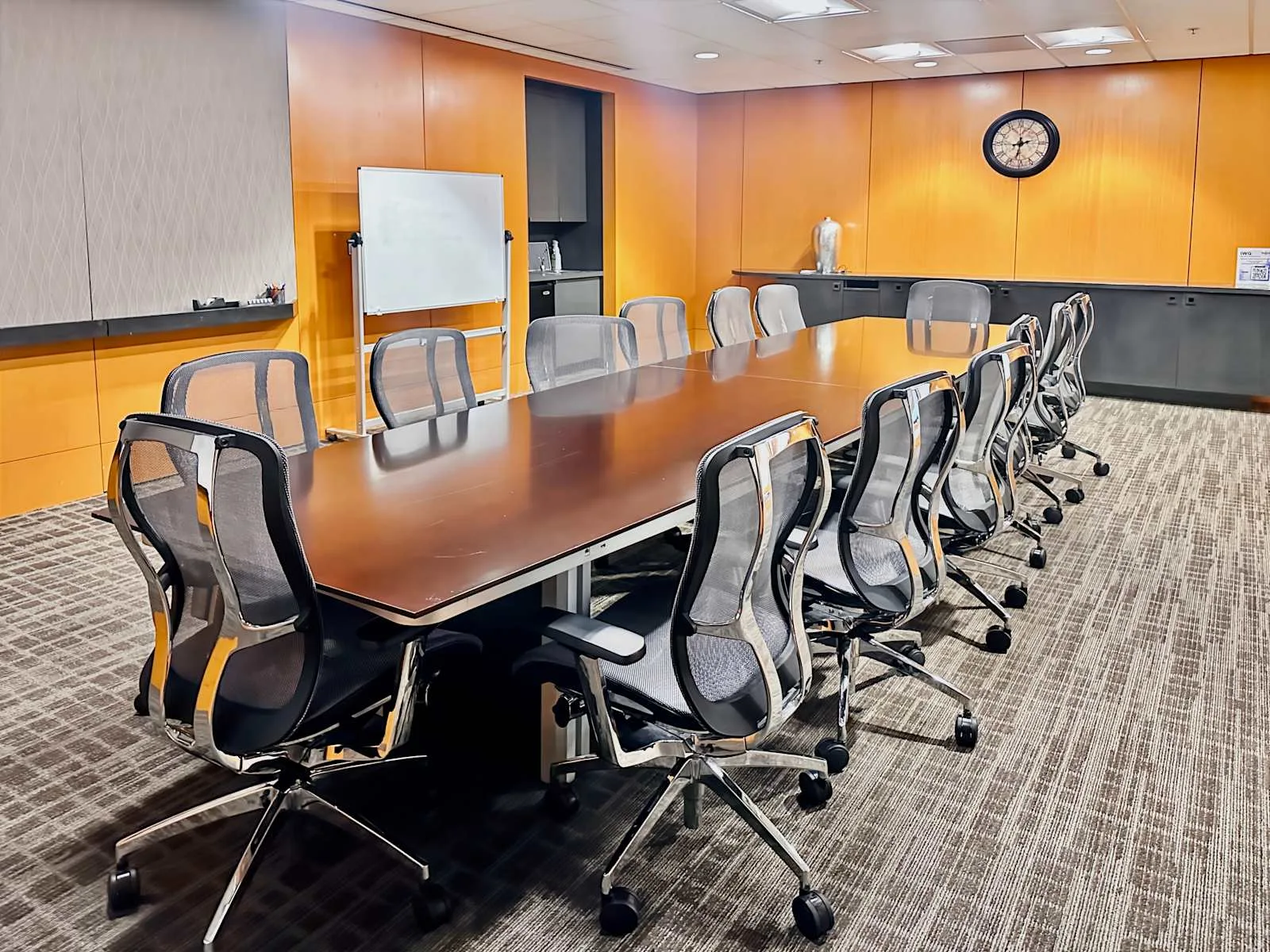 Regus CA, San Francisco - 580 California, Meeting room for 14 people, San Francisco, CA