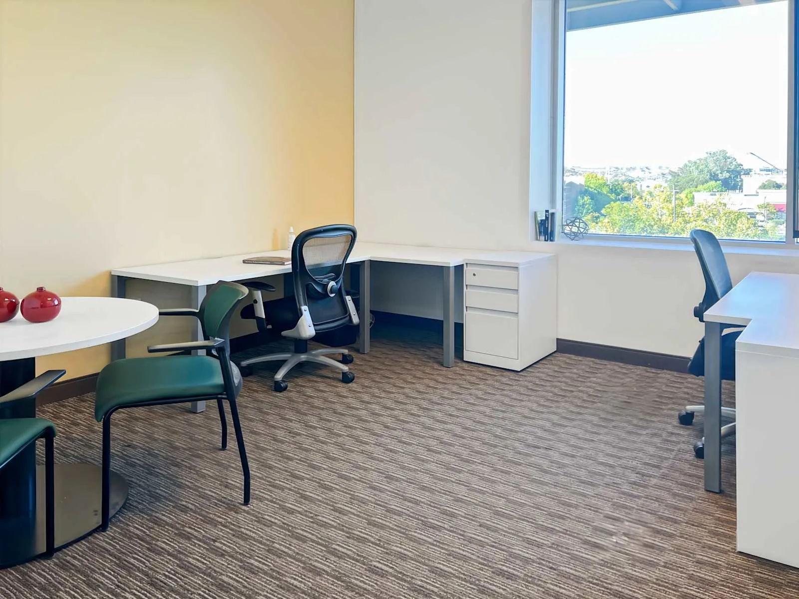 Regus CA, Valencia - Gateway Plaza, Private office, 2 desks, Valencia, CA