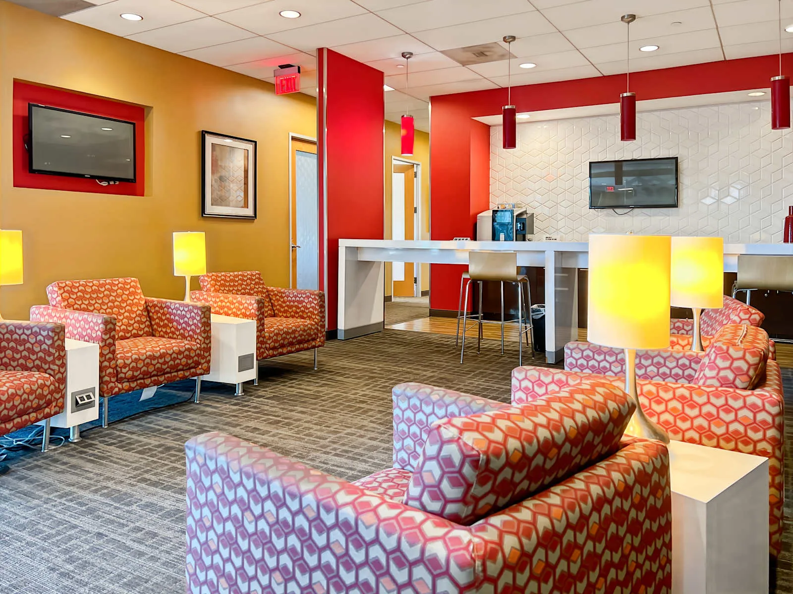 Regus CA, Valencia - Gateway Plaza, Lounge, Valencia, CA