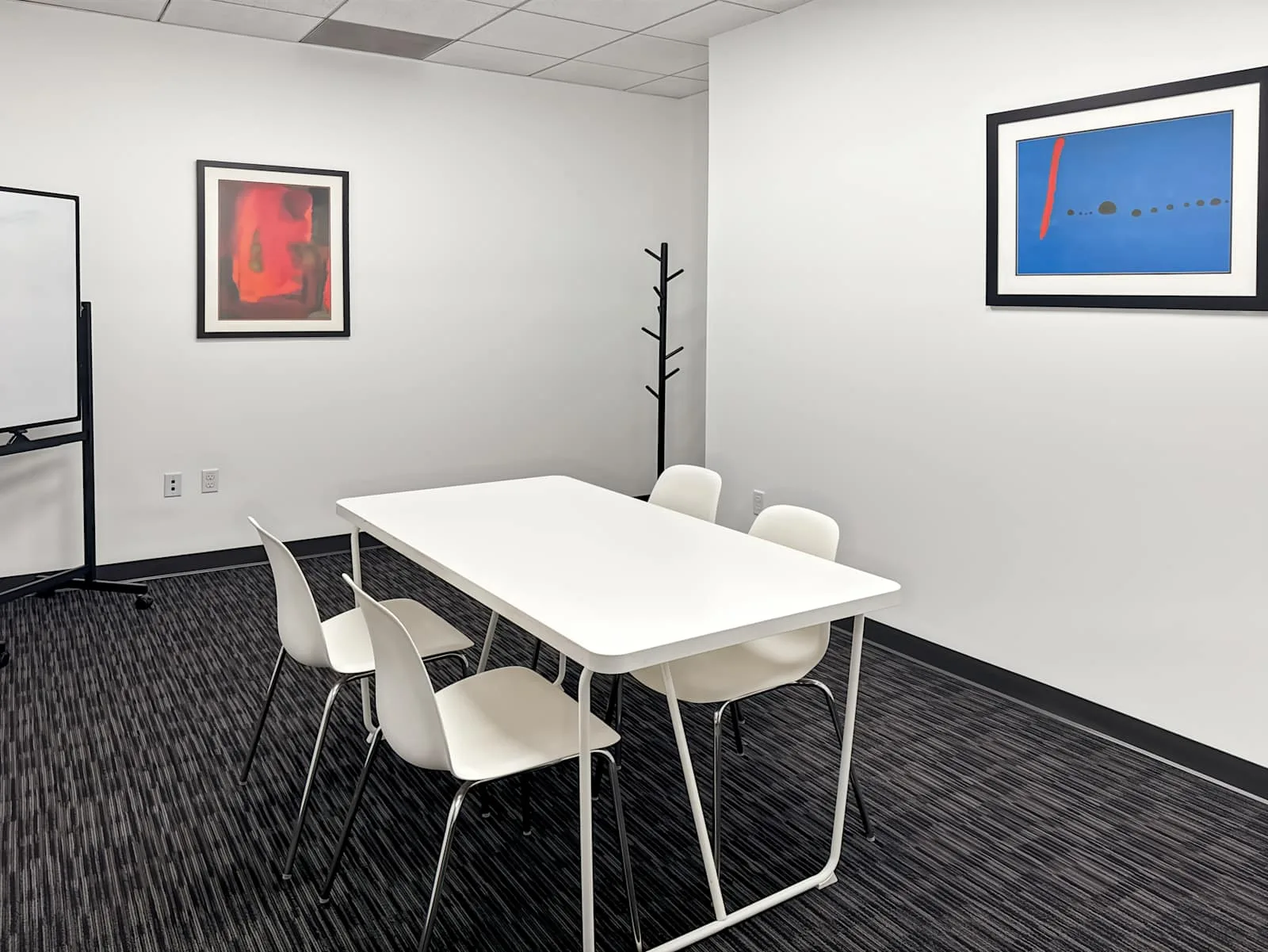 Regus CA, Woodland Hills - Ventura Blvd., Meeting room for 5 people, Woodland Hills, CA