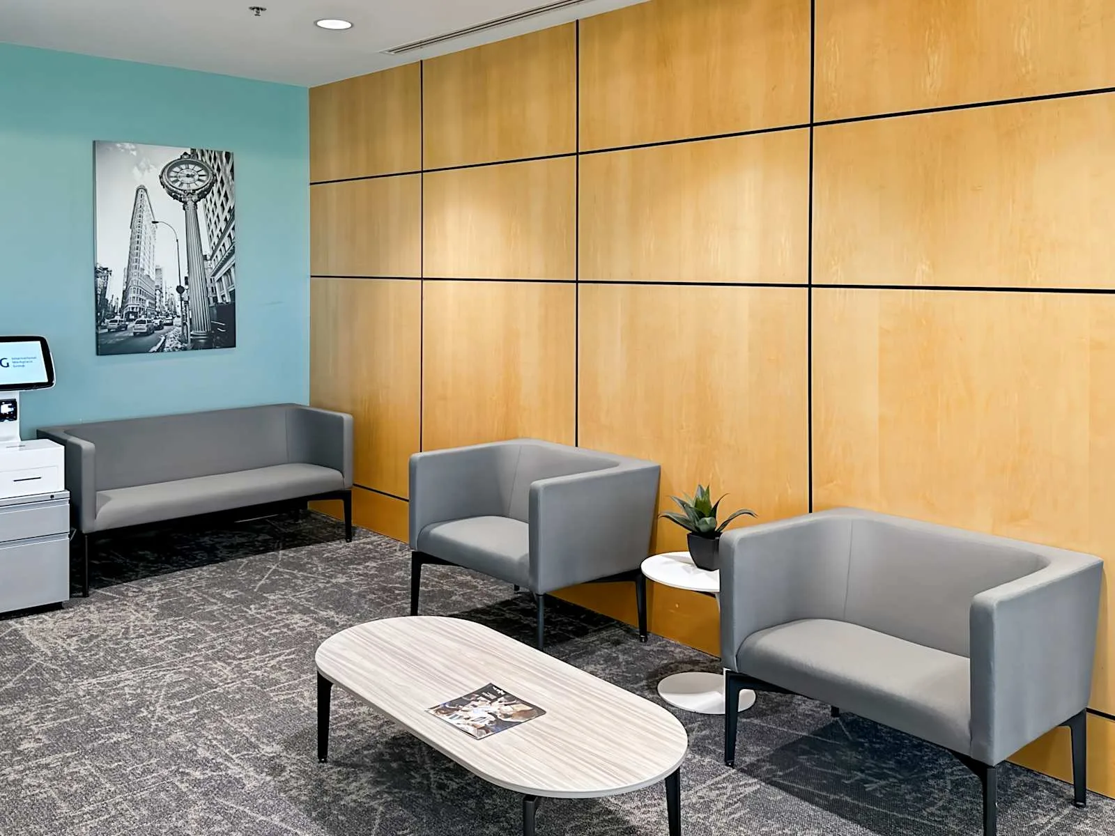 Regus CA, Woodland Hills - Warner Center, Lounge, Woodland Hills, CA