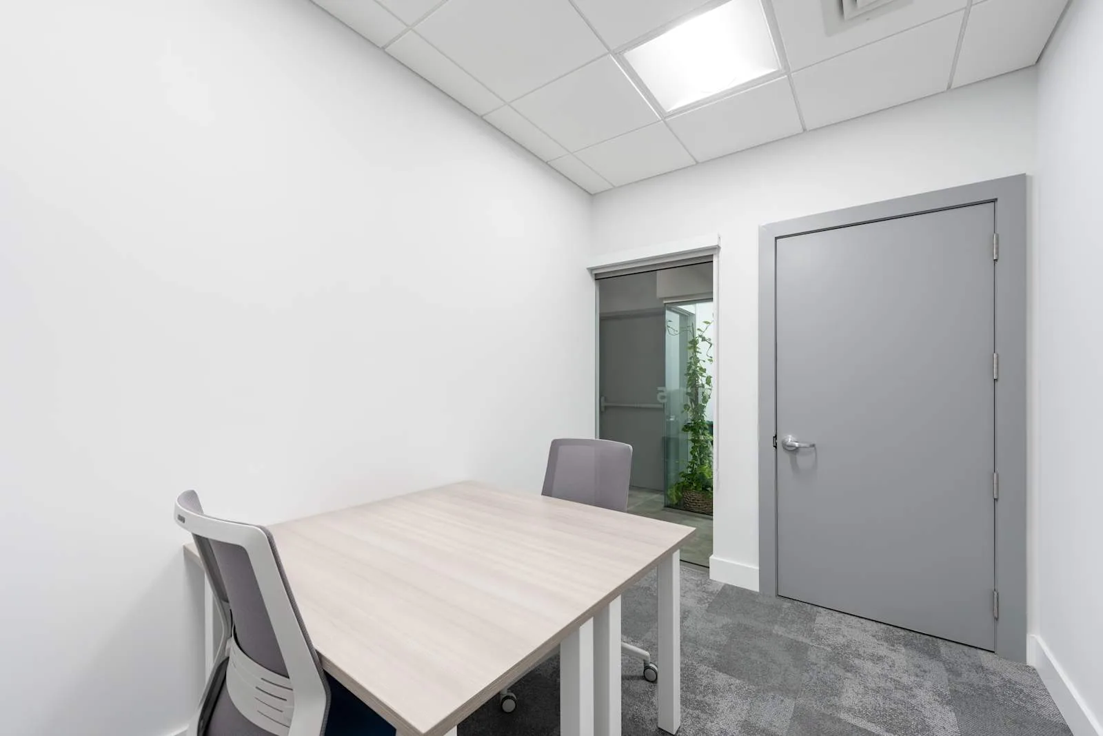 Regus CAYMAN ISLANDS, Cayman Islands, The White House, Private office, 2 desks, George Town, Cayman Islands